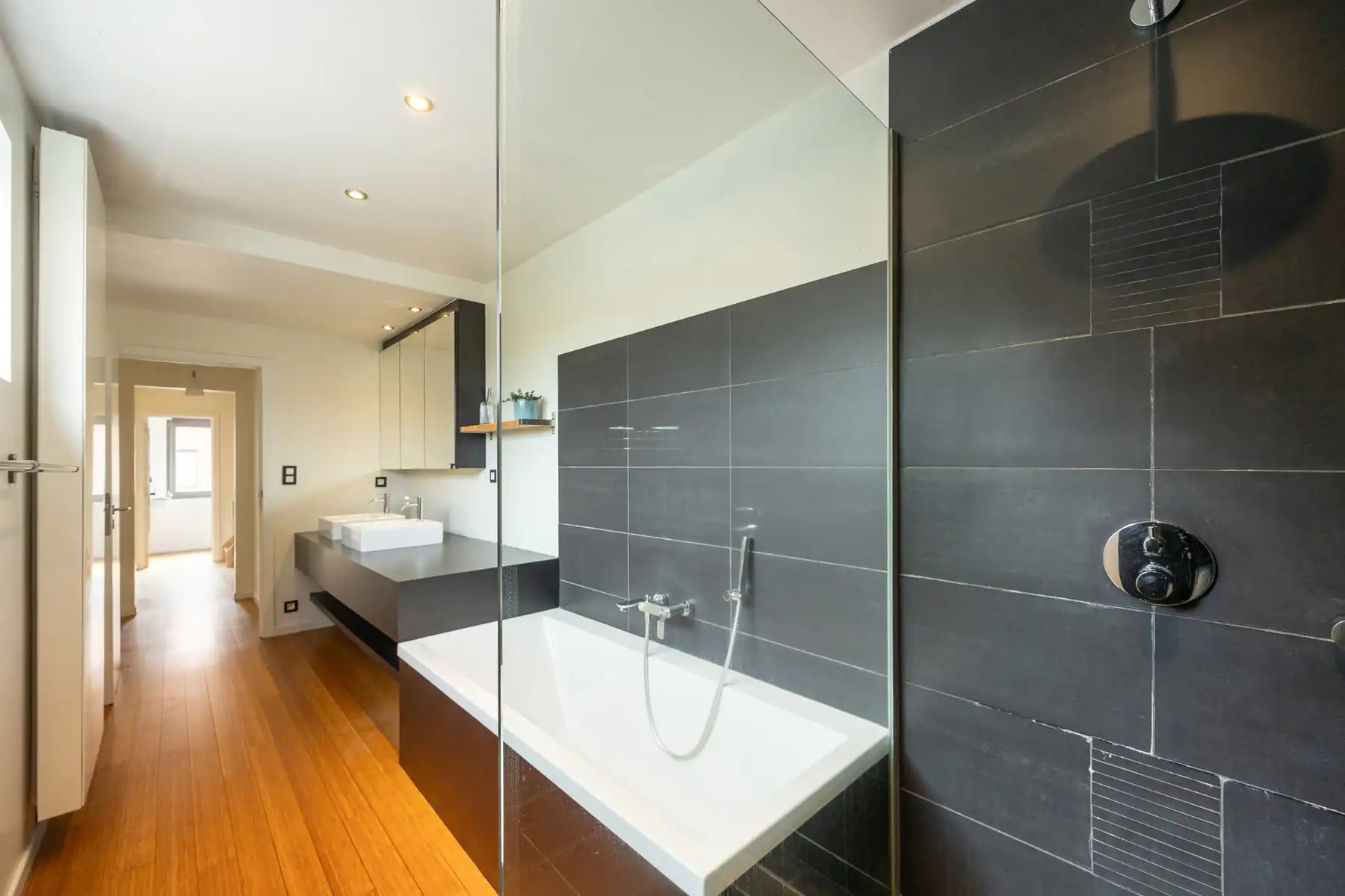 Instapklare woning met drie slaapkamers en moderne afwerking foto 17