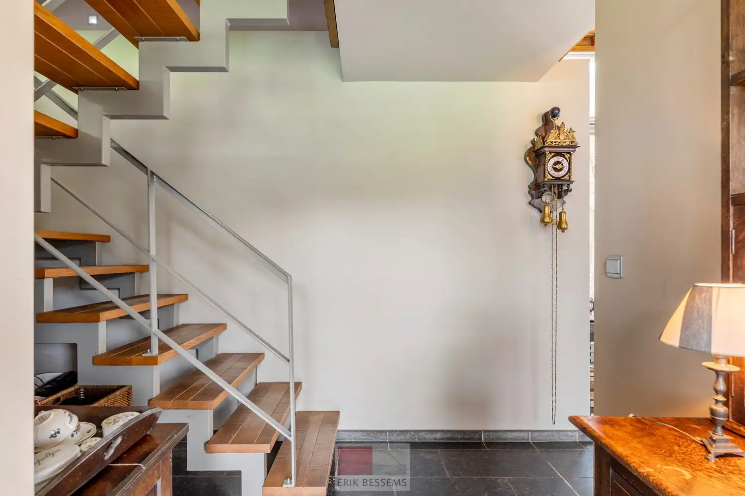 Een zeer karaktervol woonerf van maar liefst 3996 m² met bijzondere uitstraling, bestaande uit een prachtige hoofdwoning (voormalige schuur en stallen) en een charmant vakwerkhuis. foto 22