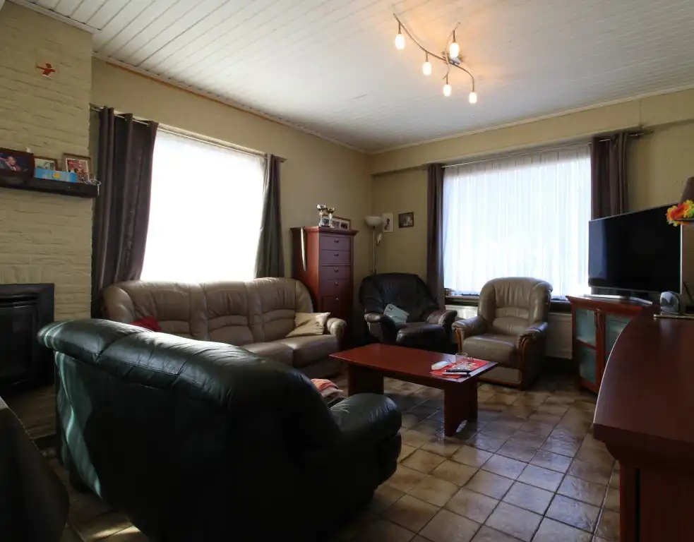 Zeer mooie halfopen woning met garage op gunstige ligging foto 3