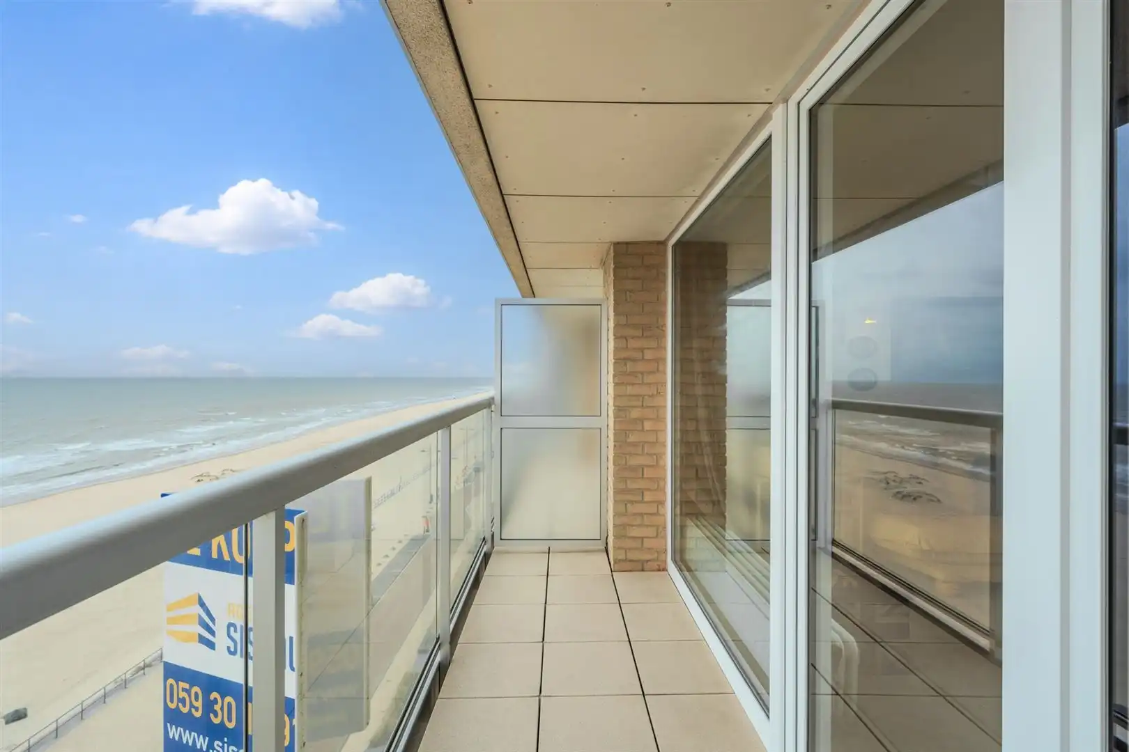 Studio met slaaphoek en frontaal zeezicht foto 17