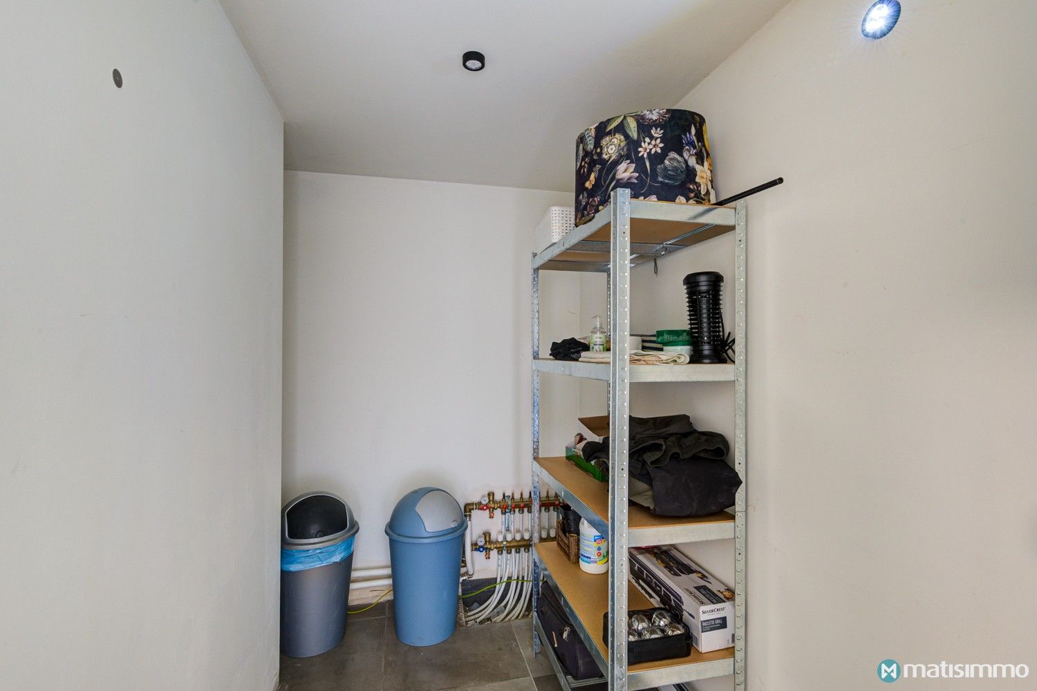 GERENOVEERD, INSTAPKLAAR GELIJKVLOERS APPARTEMENT MET 2 SLAAPKAMERS OP RUSTIGE LIGGING IN AS foto 22