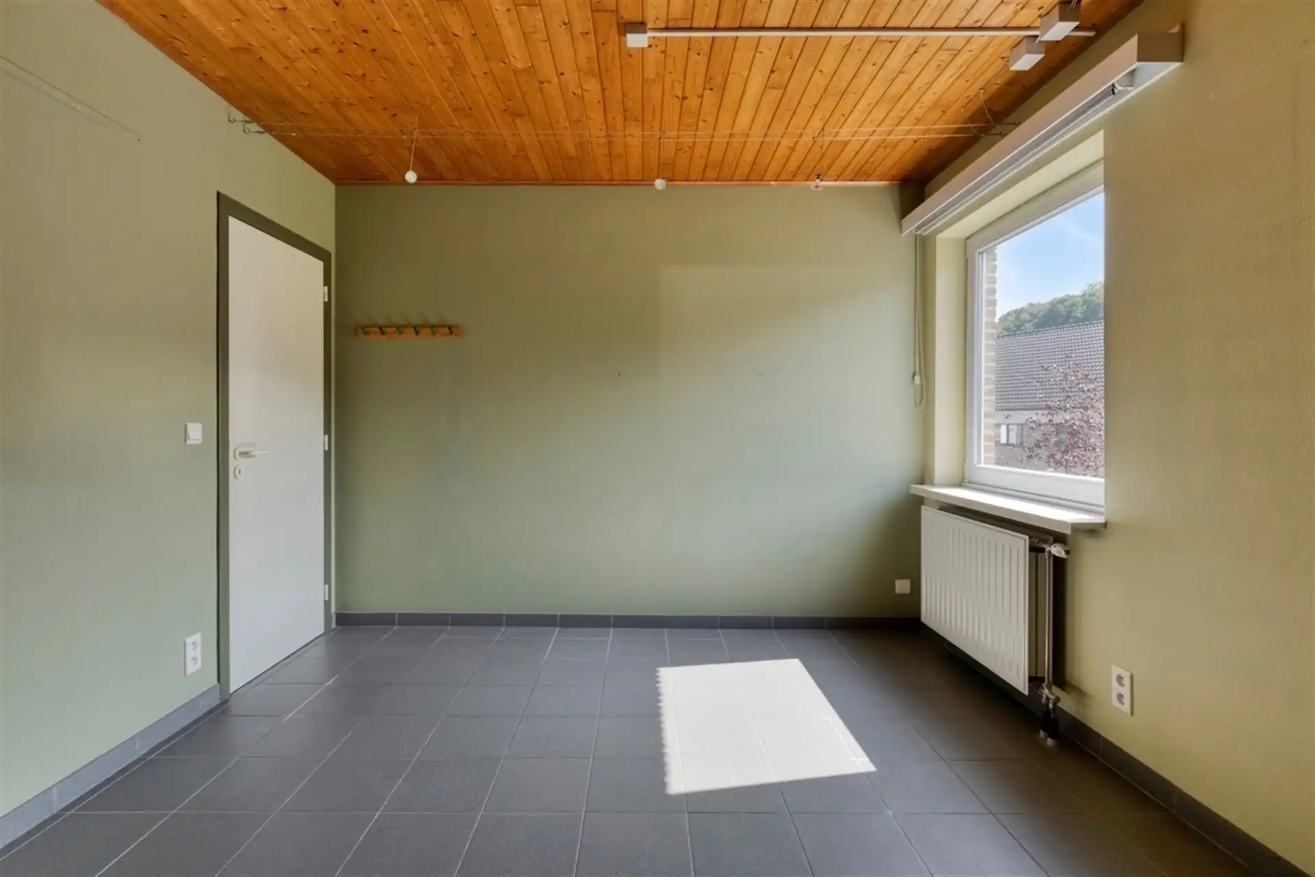Recente en instapklare villa met 3/4 slaapkamers + bureau foto 16