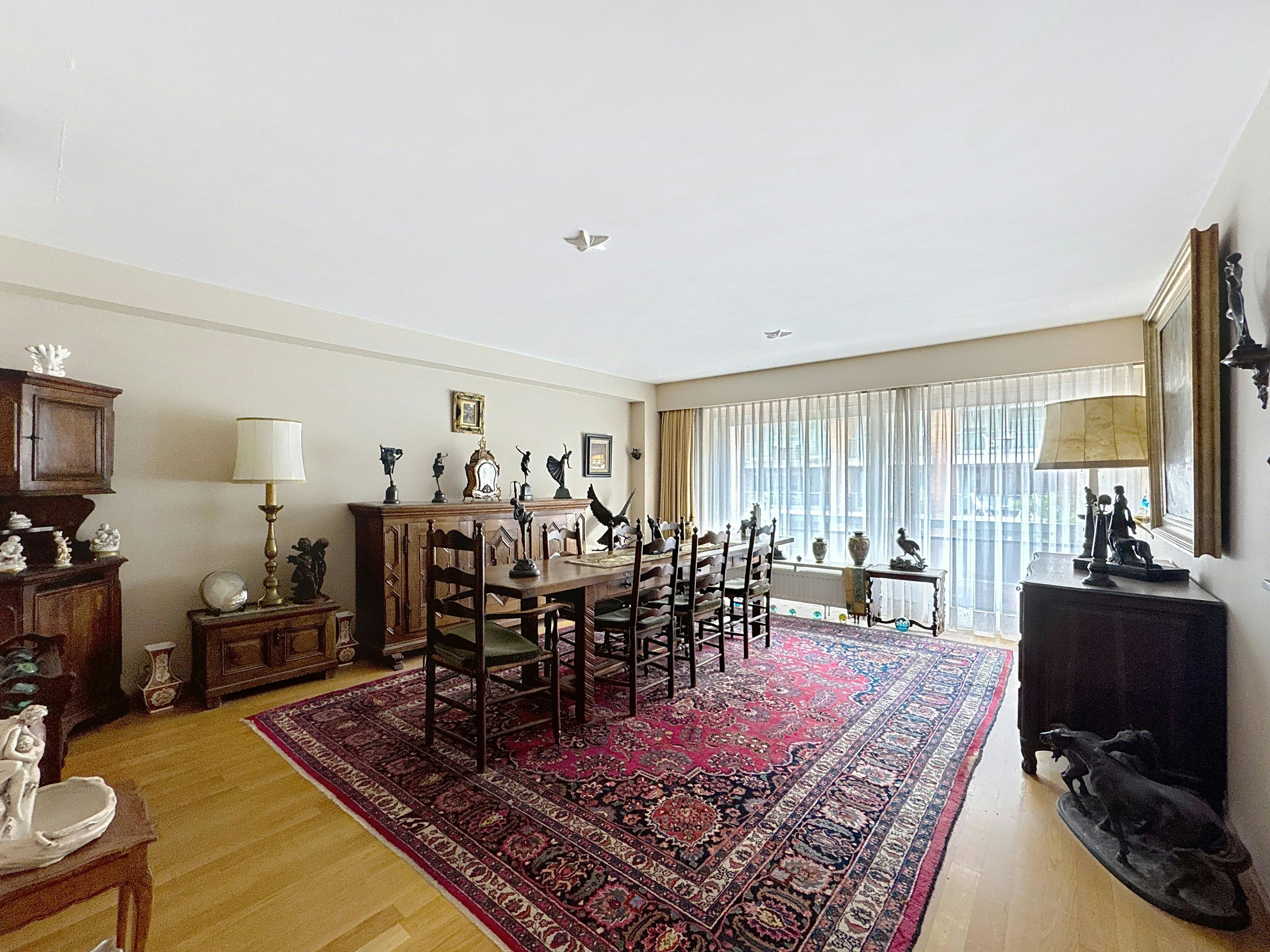 Zeer ruim appartement te koop in het centrum van Knokke foto 3