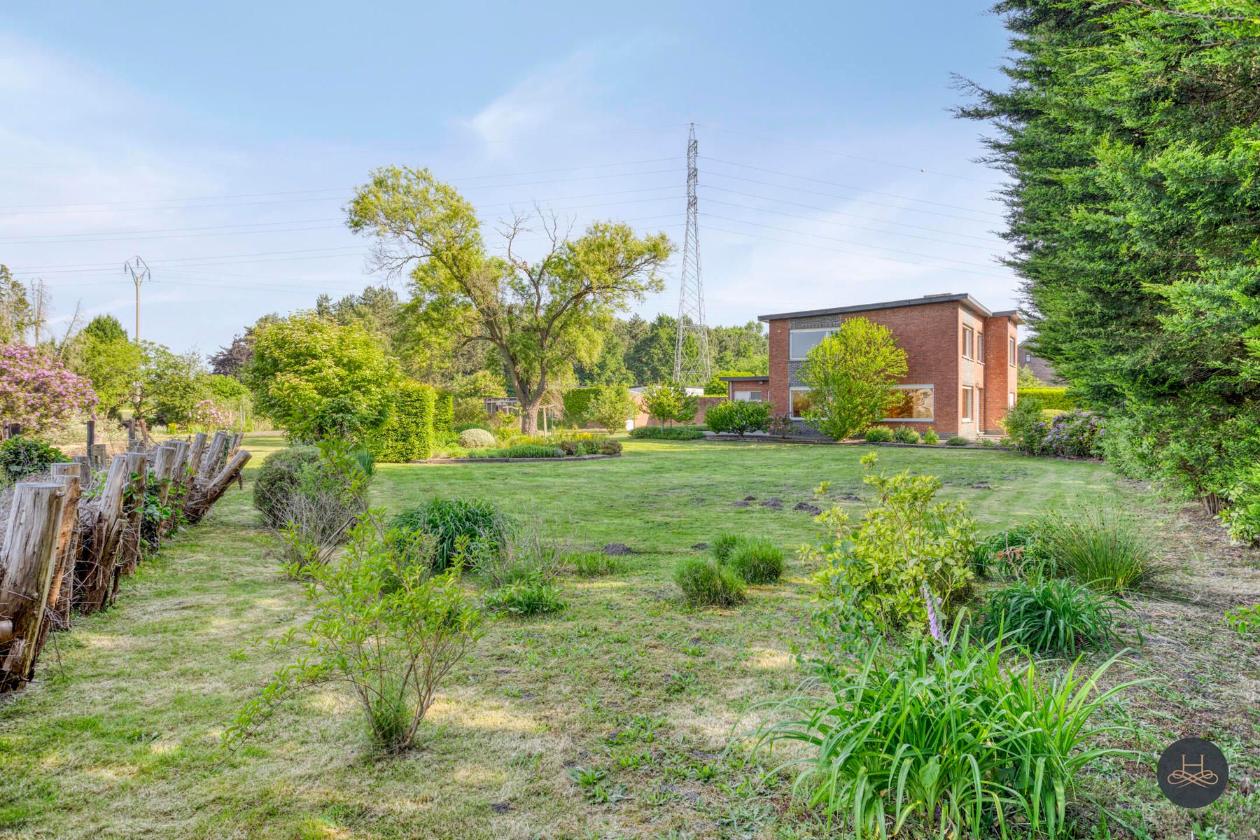 Charmant ruime renovatiewoning gelegen op een enorm perceel foto 26