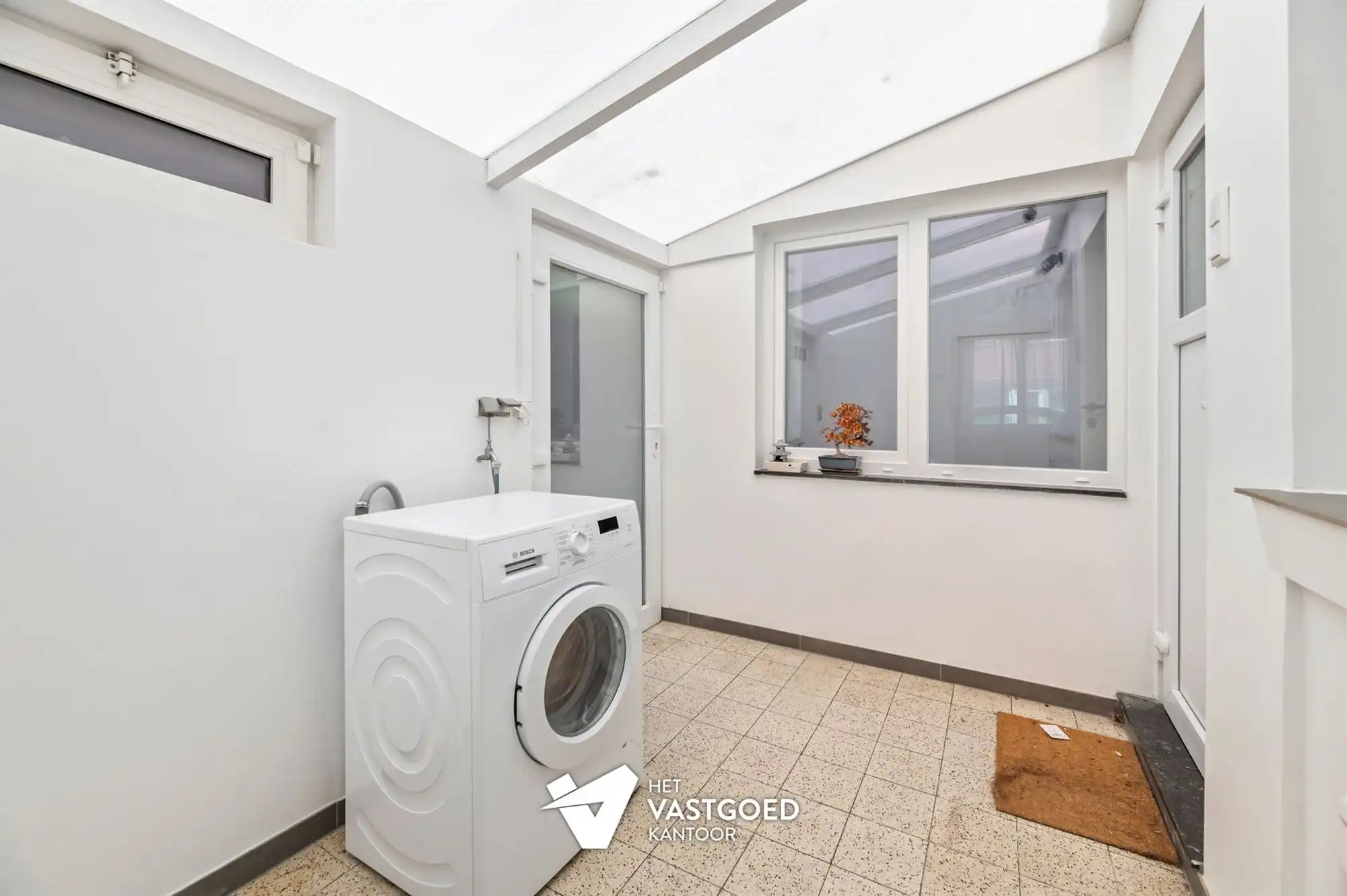 VOLLEDIG GERENOVEERDE WONING MET 3 SLAAPKAMERS VLAK BIJ BERINGEN-CENTRUM foto 12