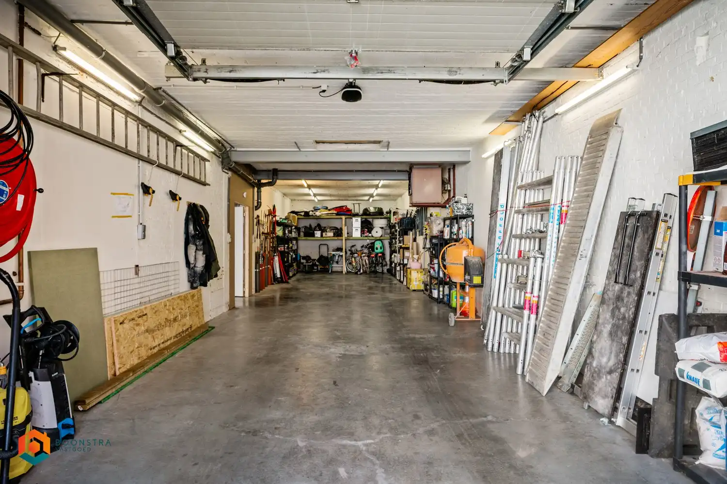 Leuke woning met 3 slpkrs en vergund magazijn/loods van 300m² foto 5