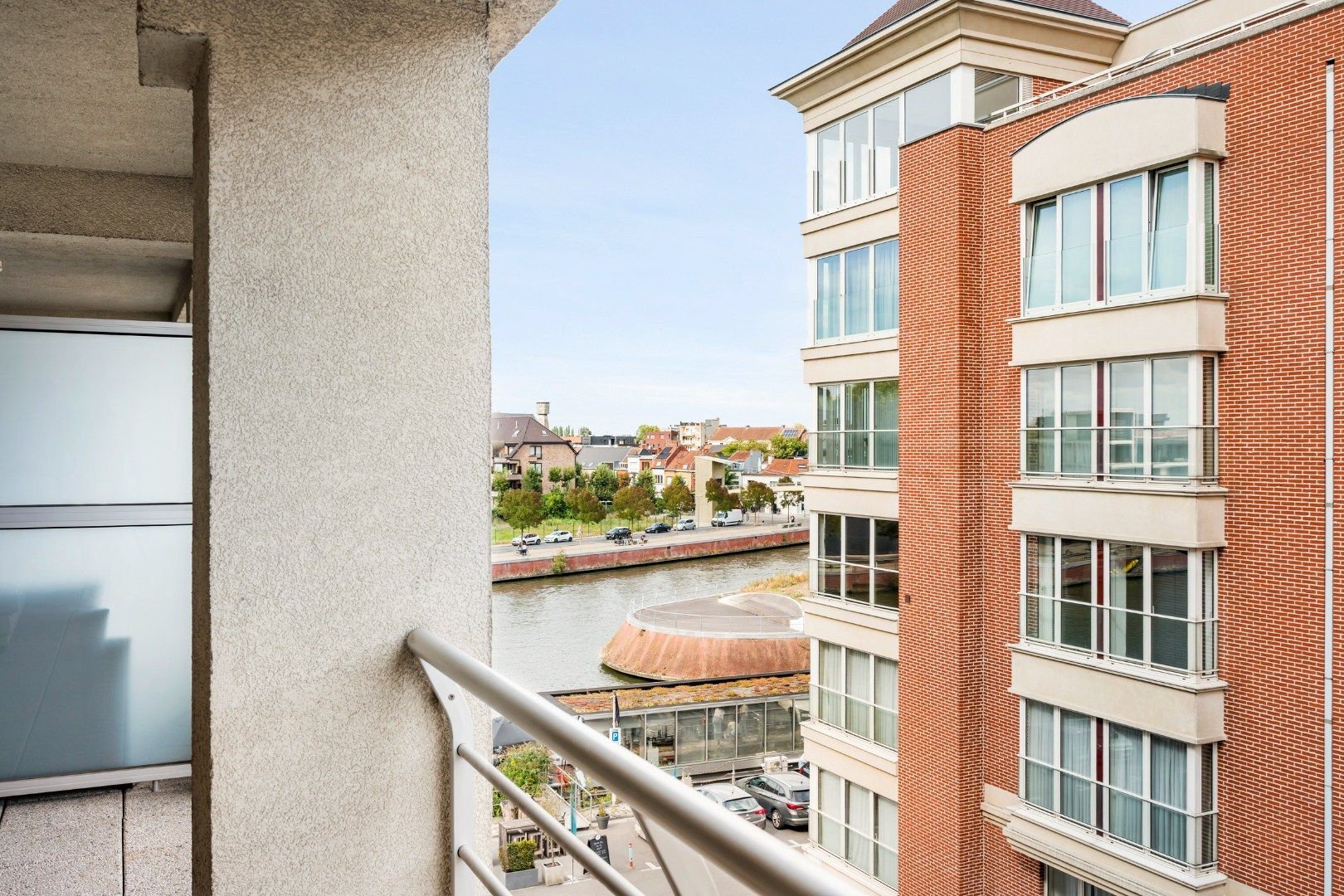 Appartement met groot terras aan de oevers van de Leie in Kortrijk foto 2