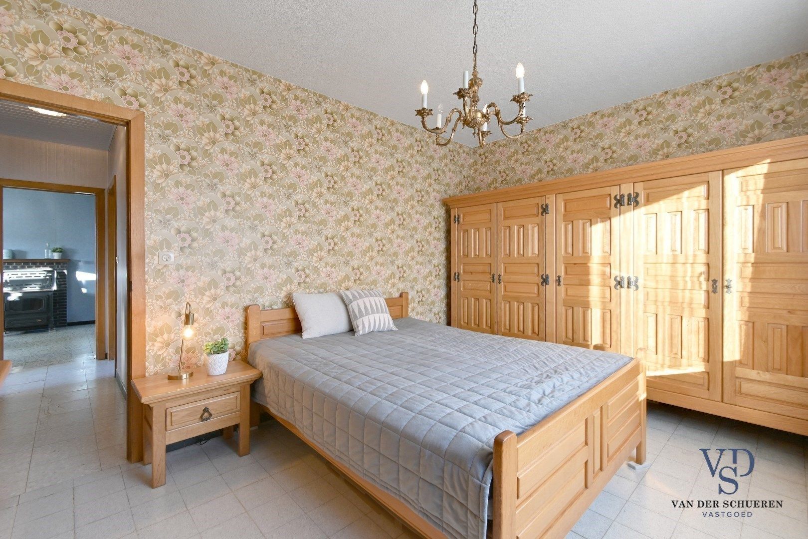 Degelijke bungalowwoning gelegen in een rustige verkaveling foto 15