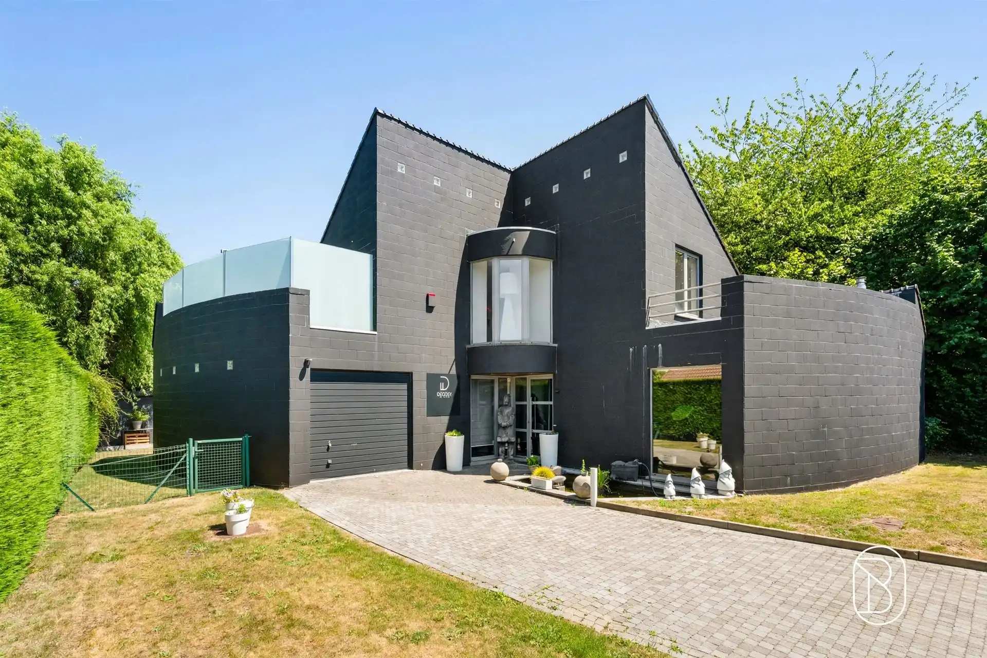 Instapklare mooie villa met 3 slk.  foto {{pictureIndex}}