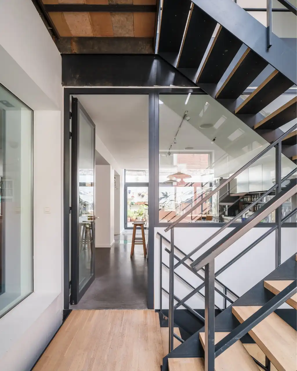 Bijzonder ruime duplex loft (263 m2&nbsp;bvo) met buitenruimte, 3 slaapkamers, 2 badkamers en inpandige garage nabij de Vrijdagsmarkt. foto 14