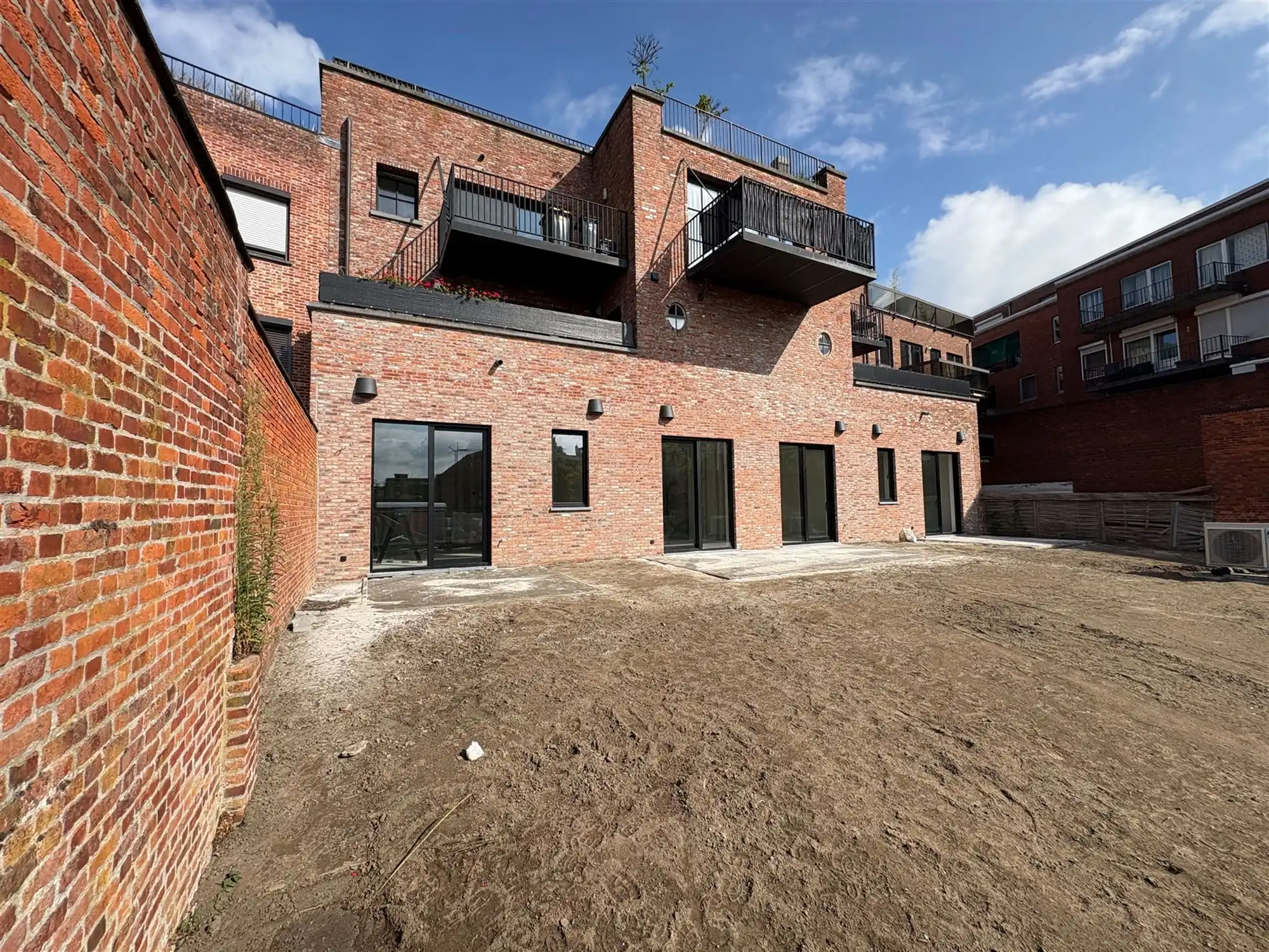 Nieuwbouwappartement met 1 slaapkamer en grote tuin. foto 12