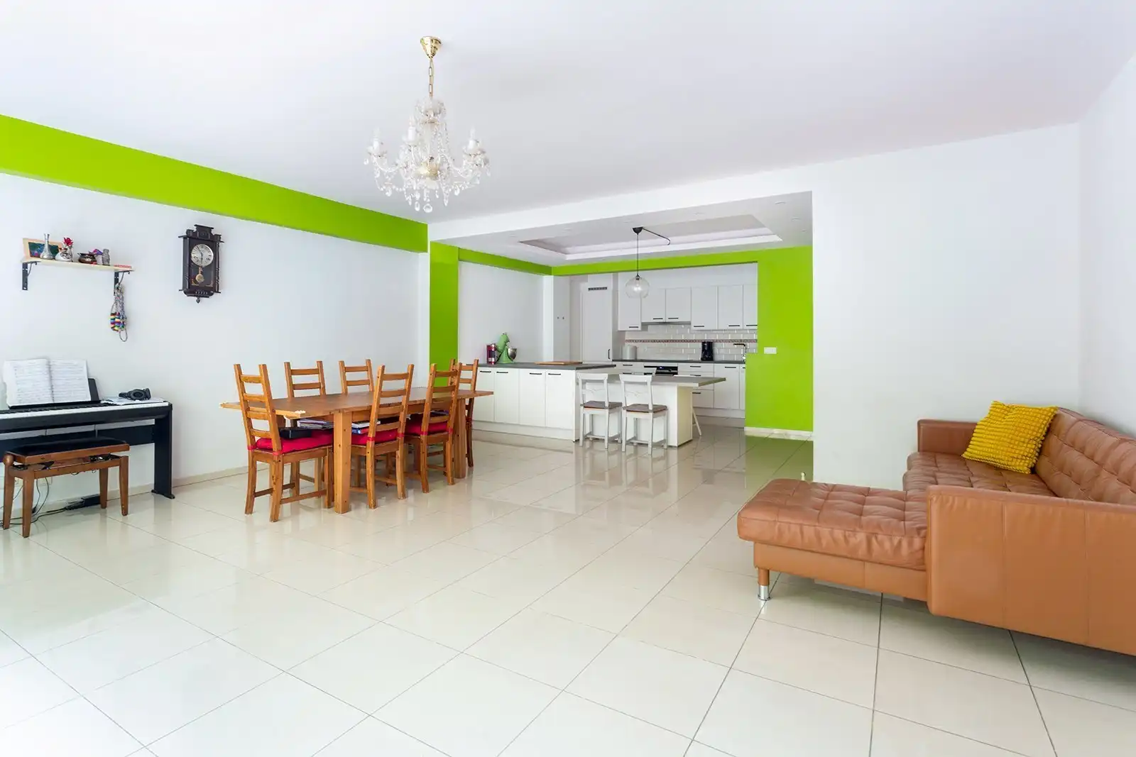 Uiterst ruim vierslaapkamer appartement tussen het Stadspark en de Theaterbuurt!  foto 5