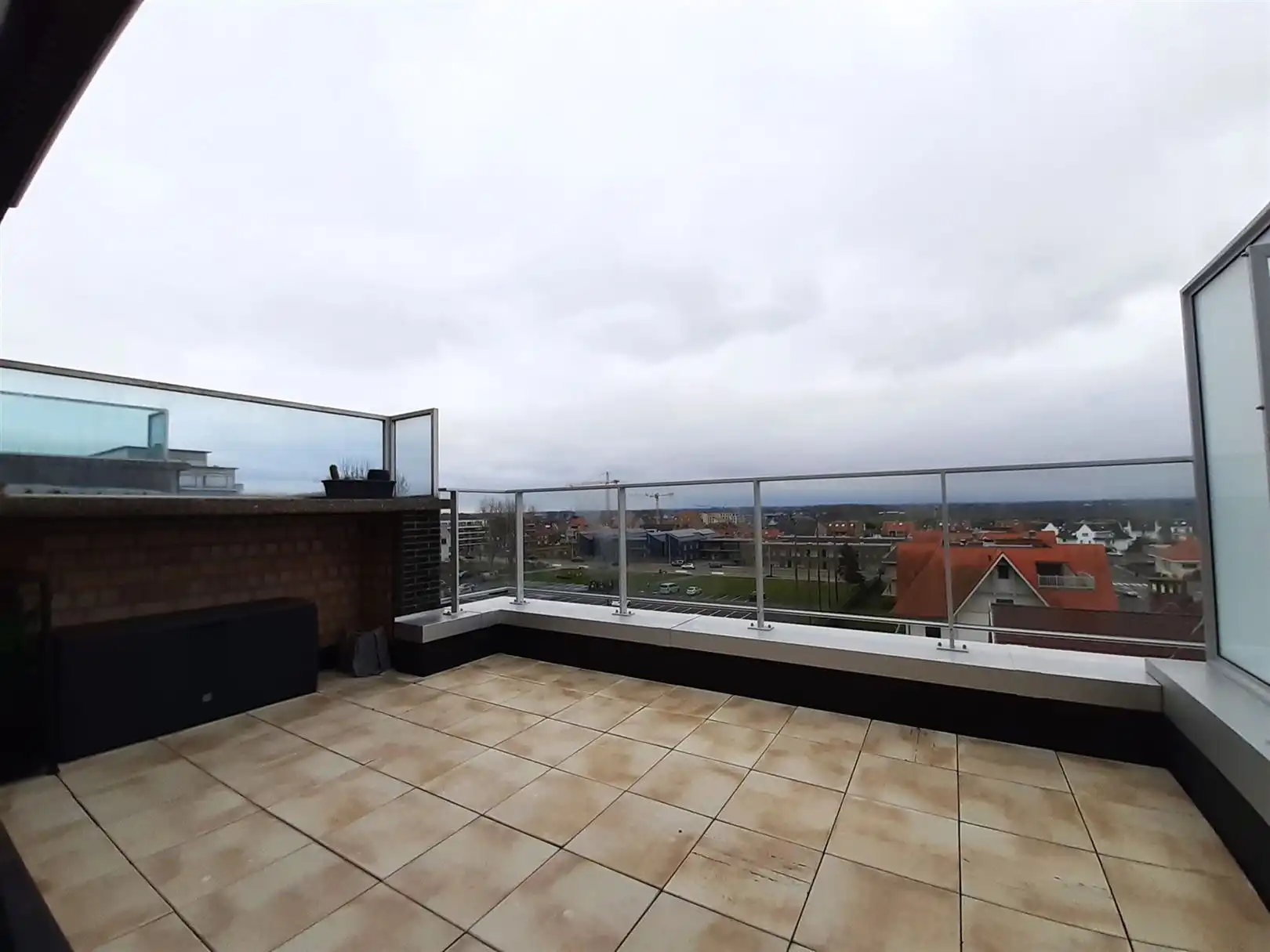 Gemeubeld 1-slaapkamerappartement met zonnig terras foto 2