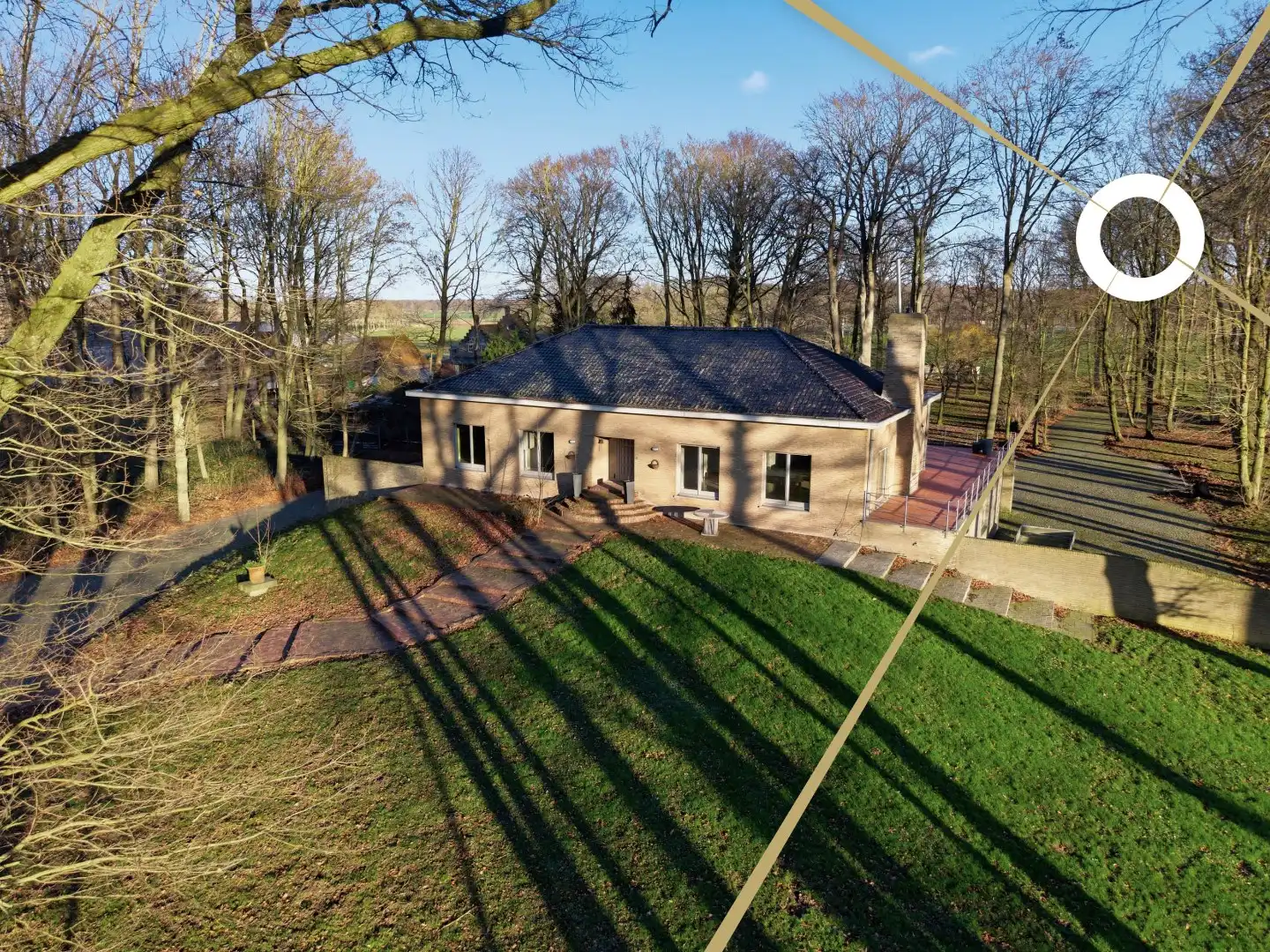 Exclusieve villa met bos in Houthulst! foto {{pictureIndex}}