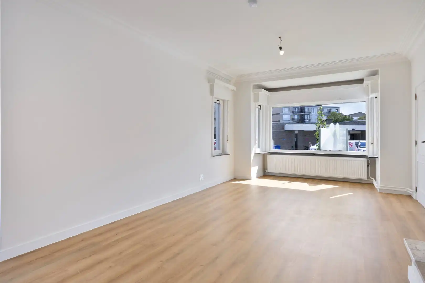 Gerenoveerde woning met 3 slpks, ruime tuin en inpandige garage in Tessenderlo-Ham ! foto 3