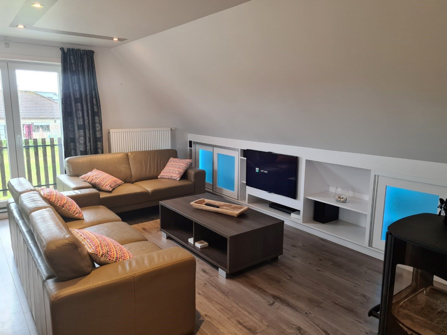 Te koop: Luxueus gerenoveerd duplex appartement met private tuin nabij zee foto {{pictureIndex}}