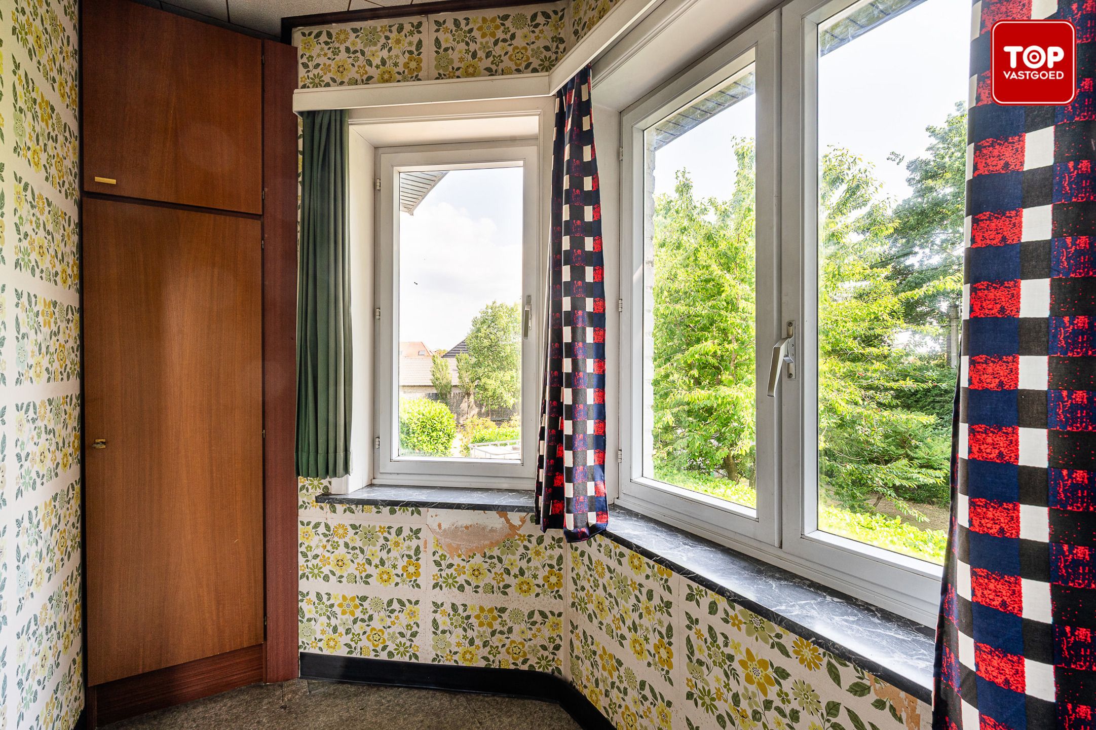 Ruime karaktervilla met magazijn op riant Perceel van 2200M² foto 23
