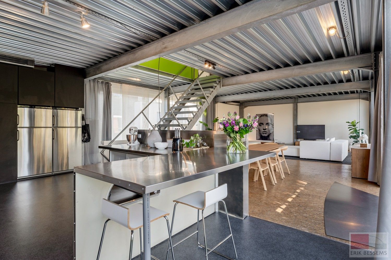 Architectenwoning met stalen constructie en glazen achtergevel foto 21