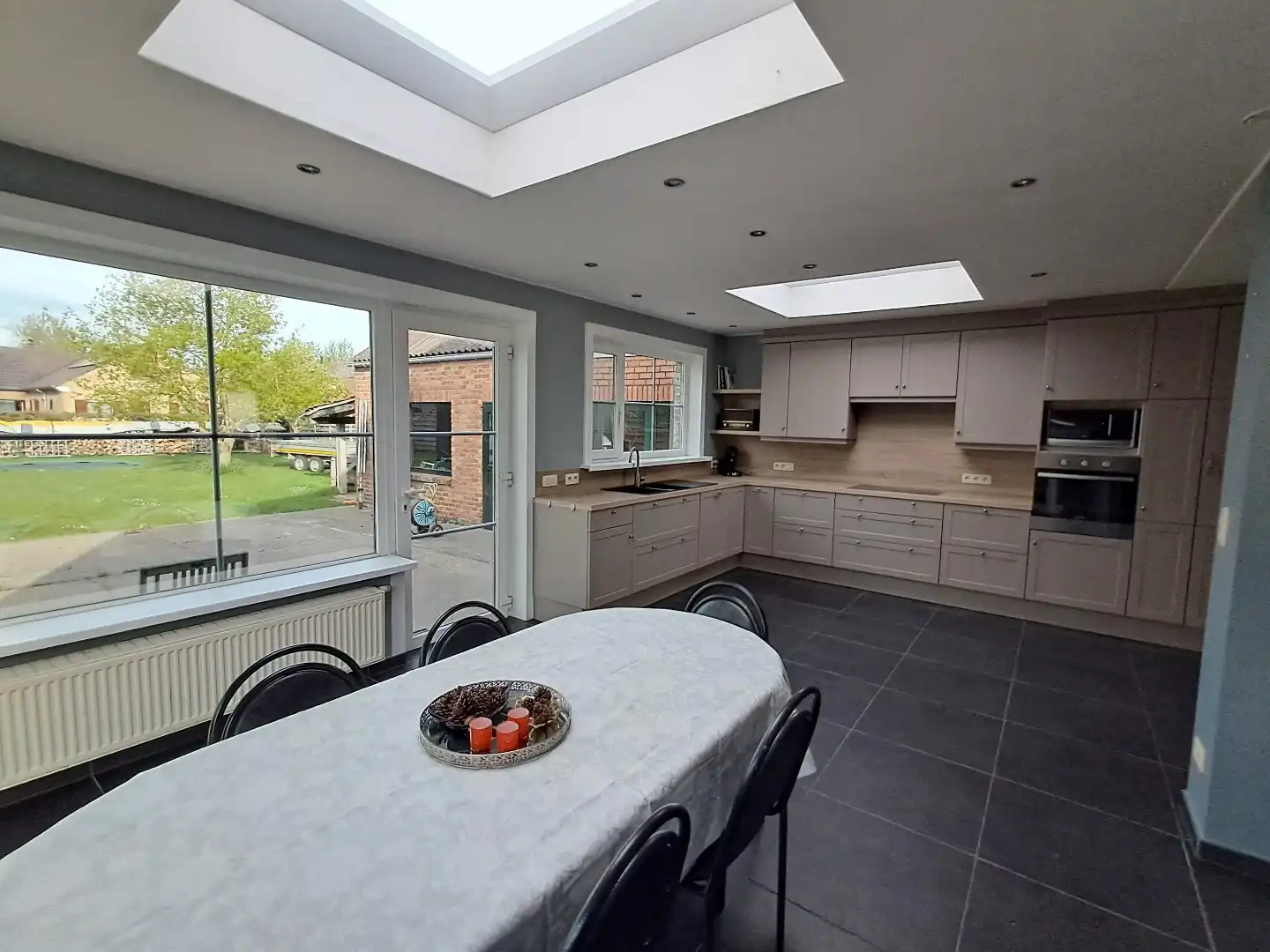 Woning in Sijsele met ruime tuin en grote garage! foto 5