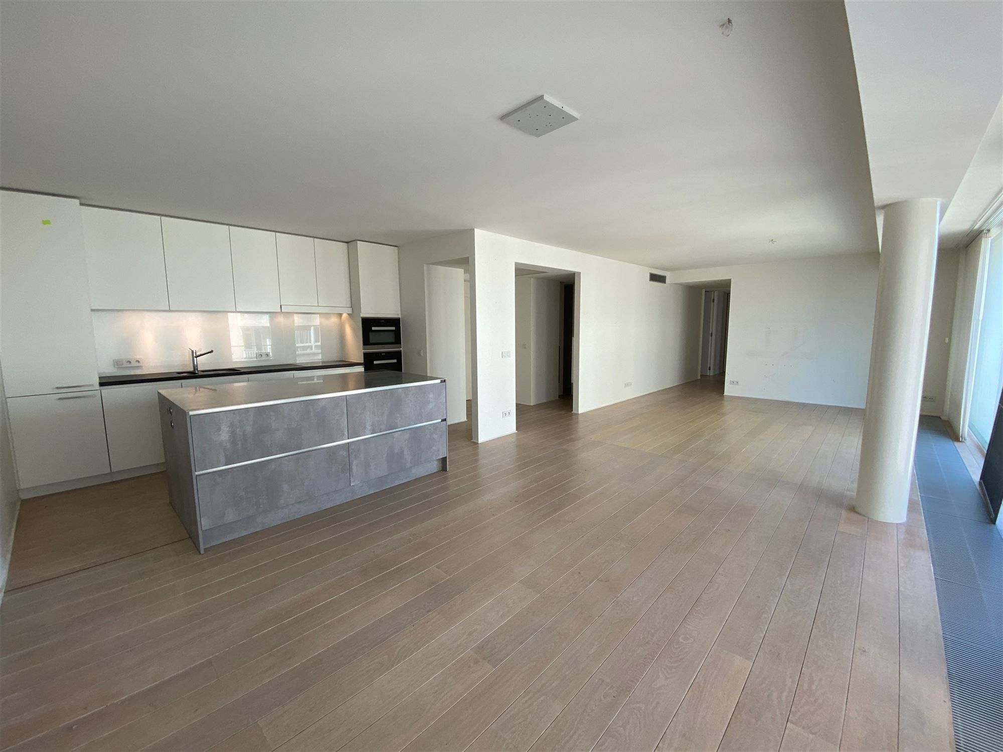 Ruim luxe appartement met 3 slk foto 2