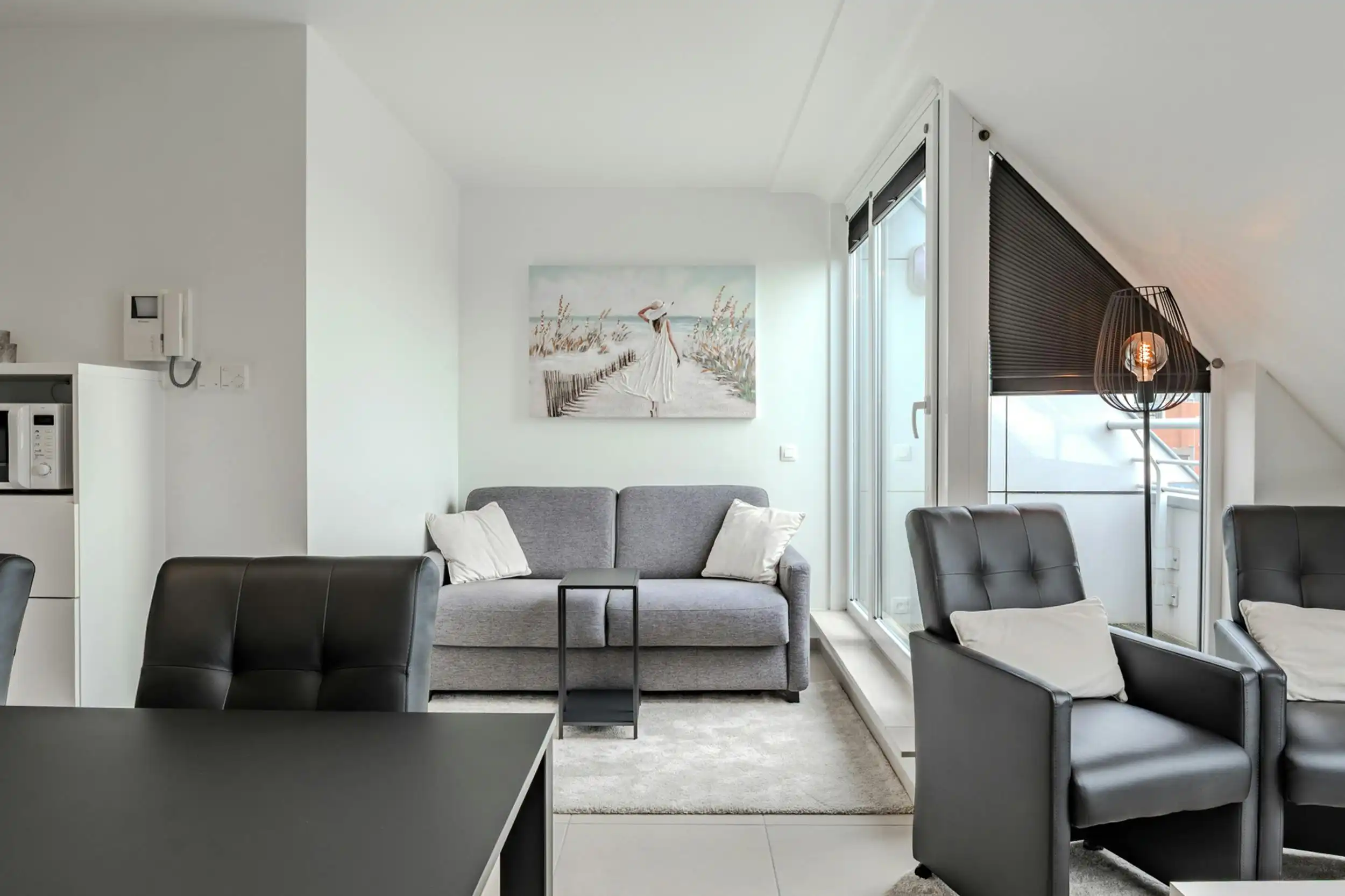 Recent éénslaapkamer appartement met terras vlakbij Zeedijk! foto 4