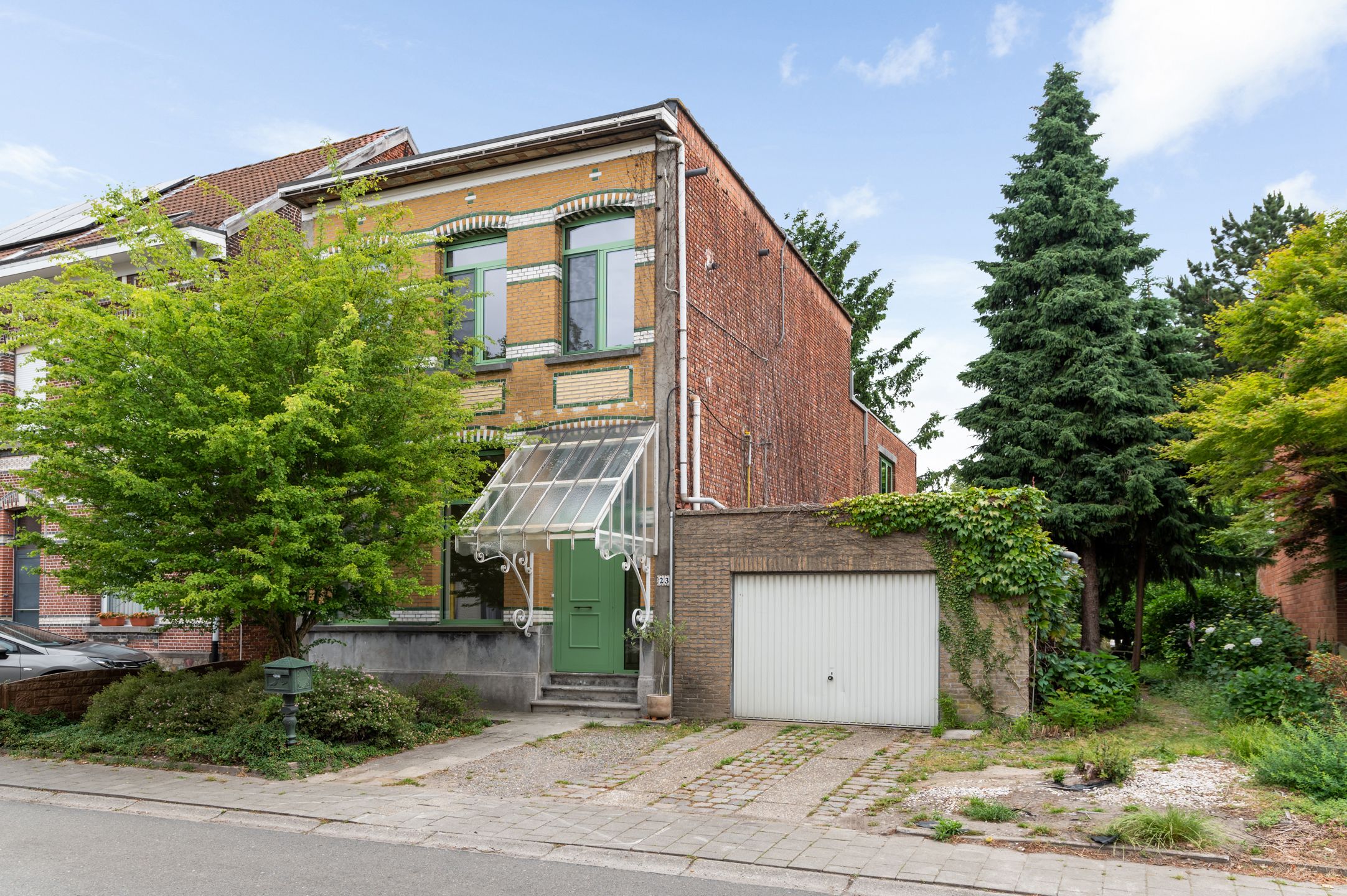 Volledig gerenoveerde herenwoning op een perceel van 770 m²  foto {{pictureIndex}}