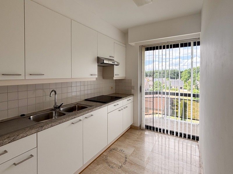 Ruim energiezuinig appartement met 2 slaapkamers en garage te Beveren foto 3