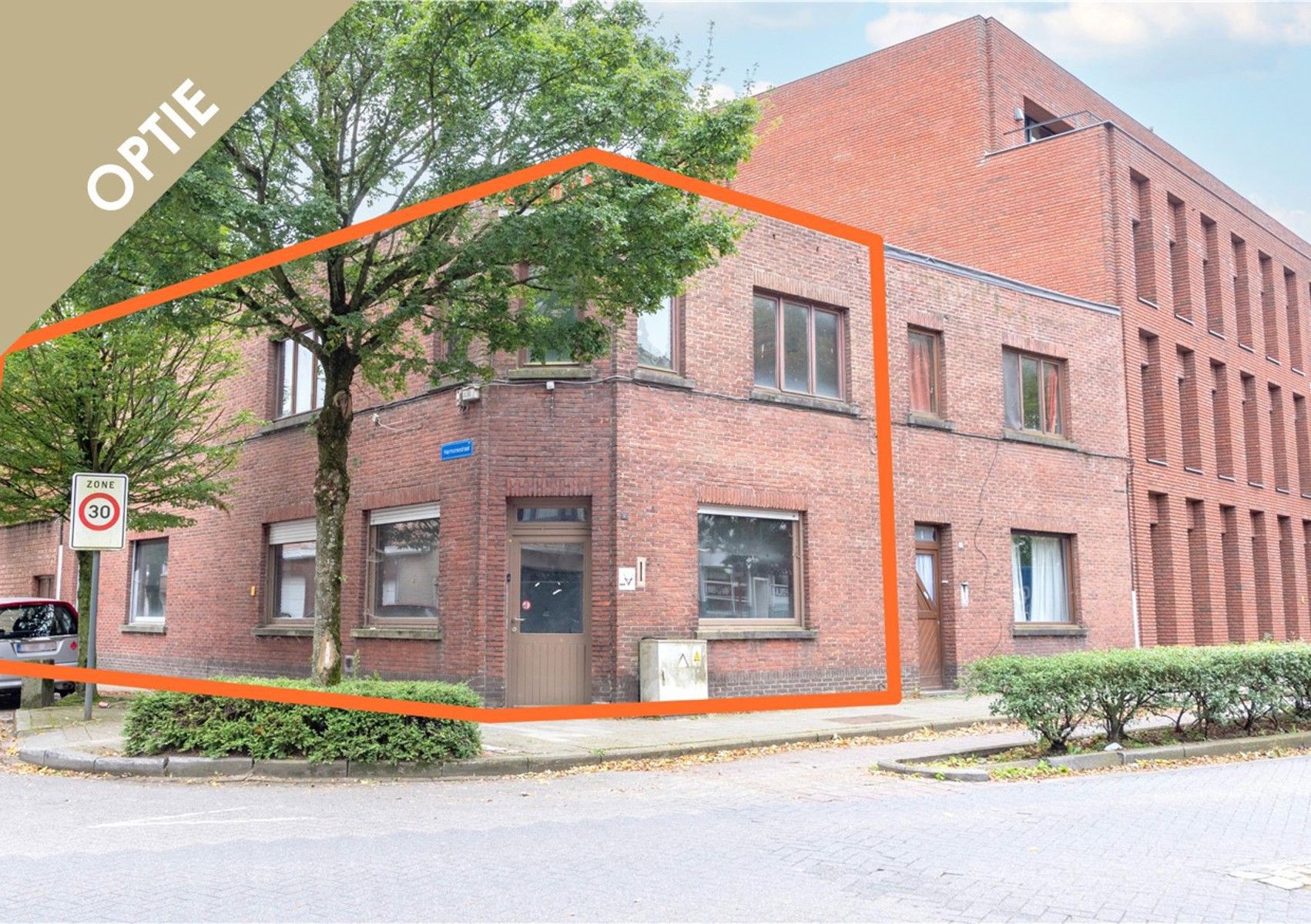 Handelshuis met véél mogelijkheden aan de Nieuwe Kaai foto {{pictureIndex}}