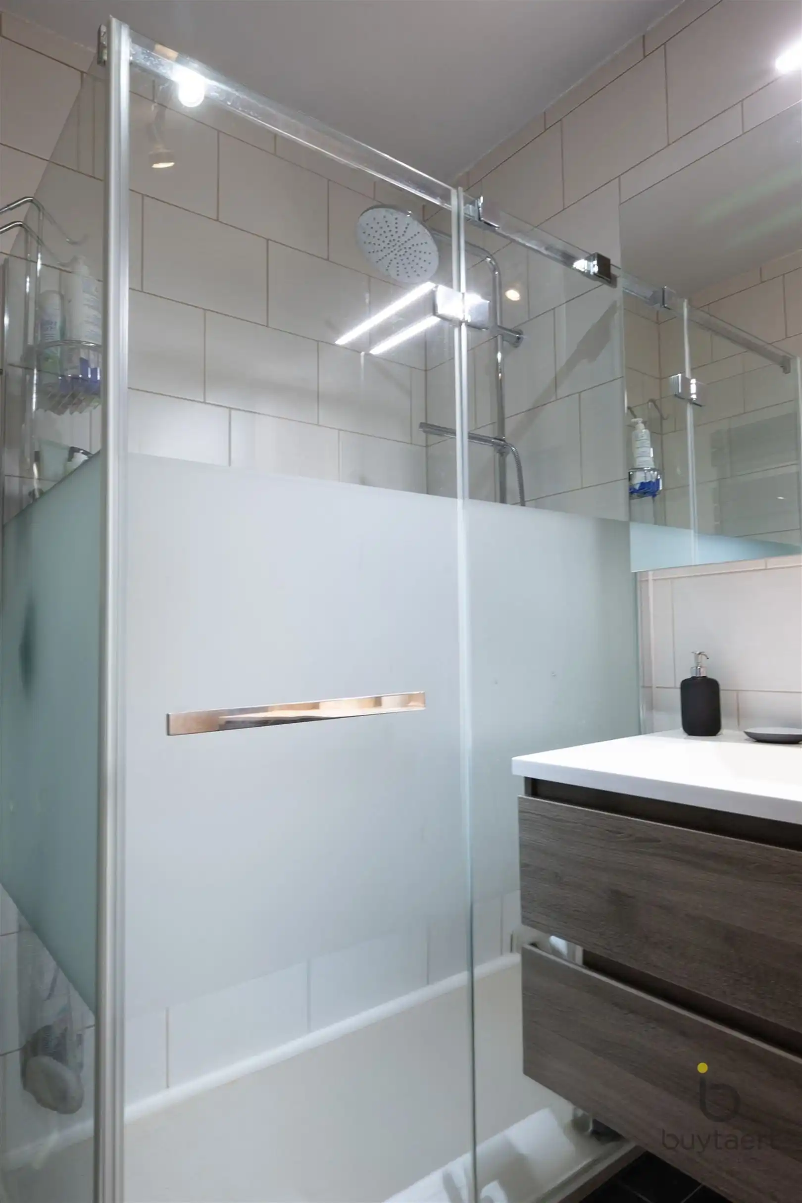 RUIM LICHTRIJK HOEKAPPARTEMENT MET GEZELLIG ZONNETERRAS EN ONDERGRONDSE AUTOSTAANPLAATS! foto 18