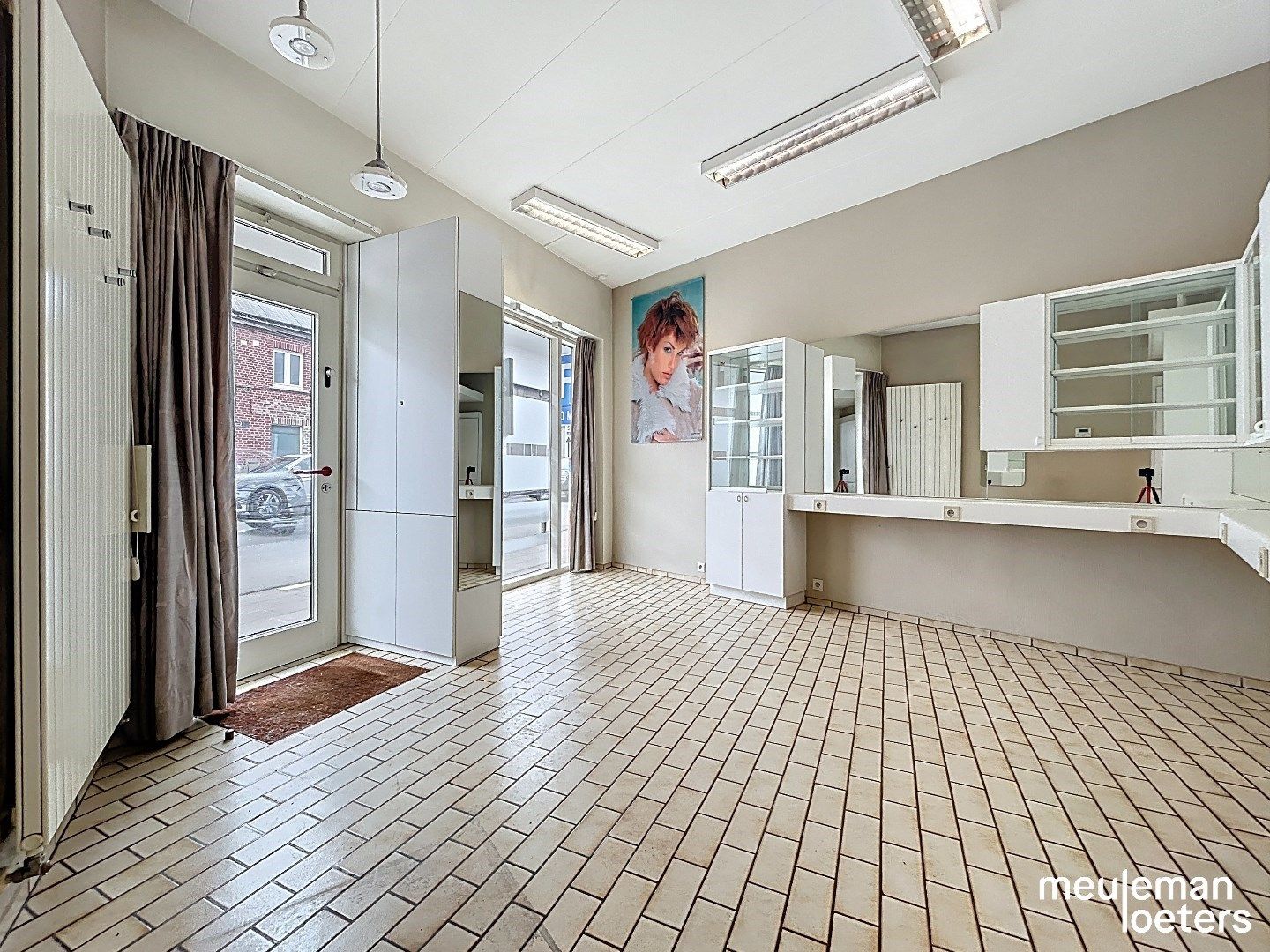 Ruime rijwoning nabij het commercieel centrum van Roeselare foto 9