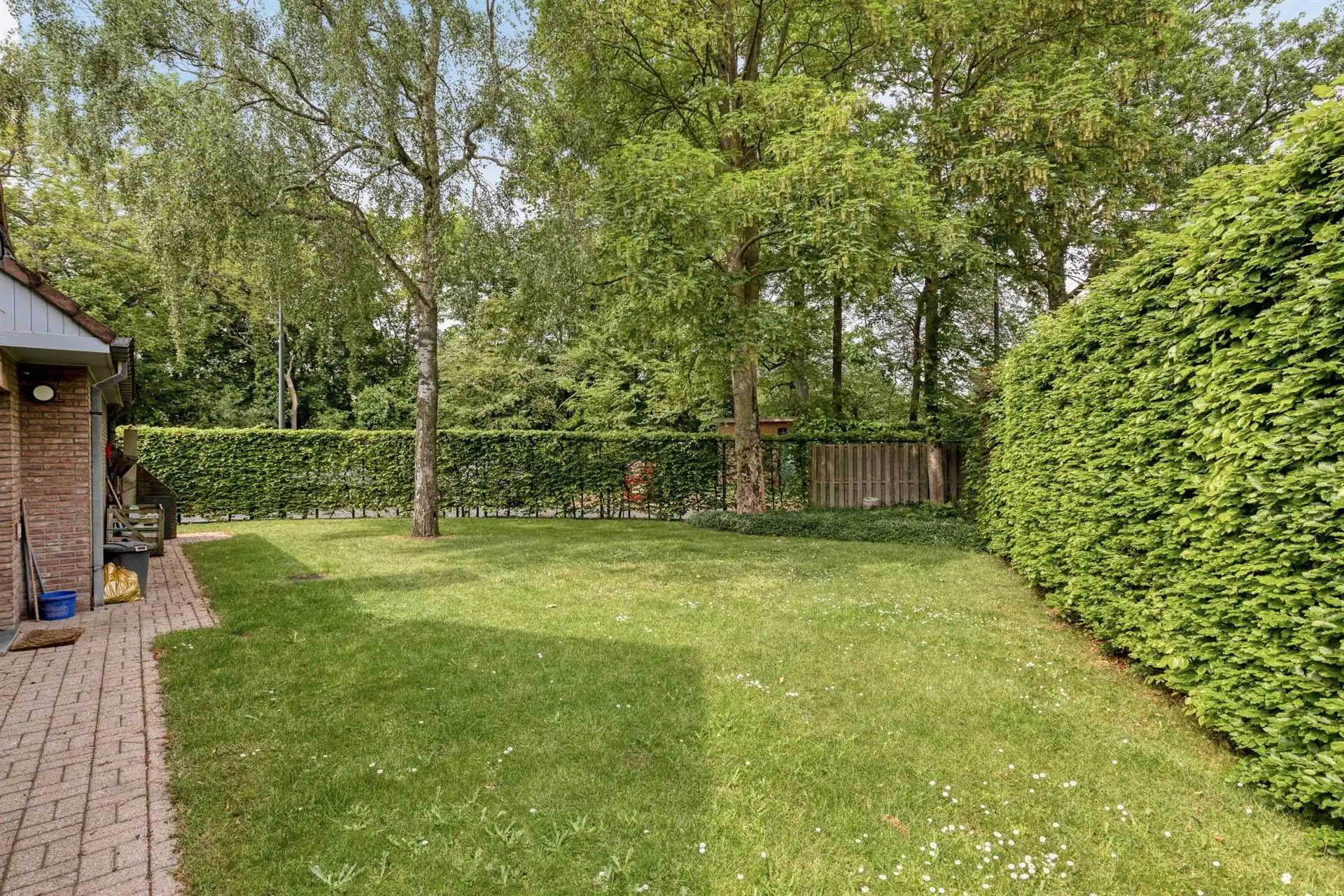 Open bebouwing met 5 (mog. 7) slaapkamers, tuin en garage foto 28