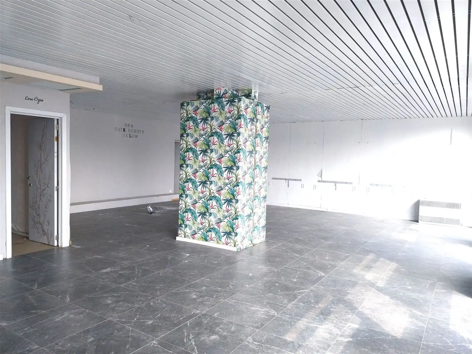 TE HUUR: Handelspand/kantoorruimte gelegen te Beringen! foto 3