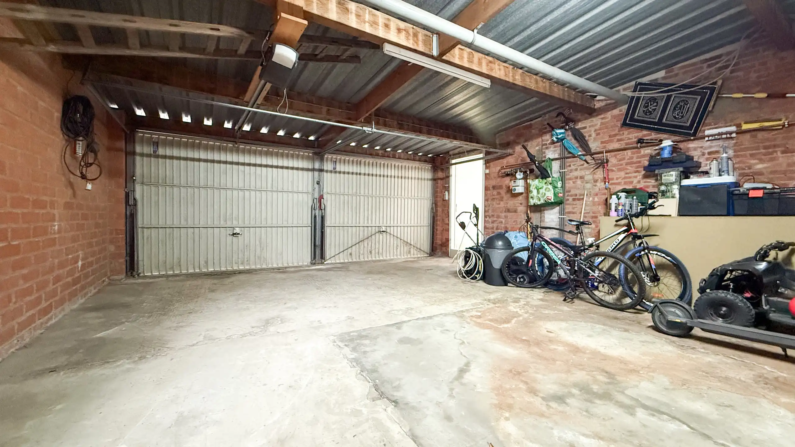 Halfopen woning met tuin en dubbele garage in H-Z! foto 28