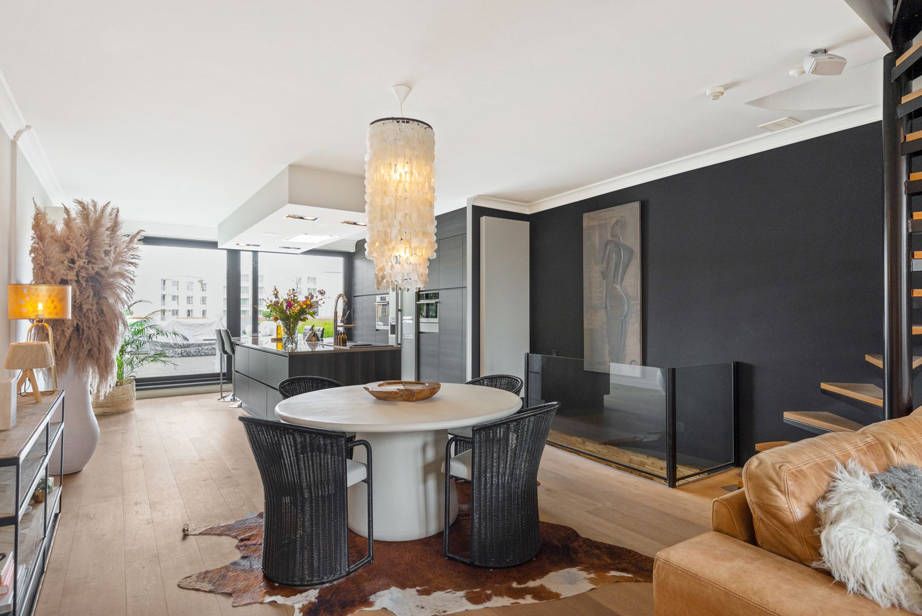 Degelijk gerenoveerde woning aan de Vesten te Lier. foto 4