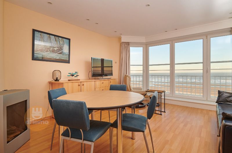 Hoofdfoto van de publicatie: TIJDLOOS INGERICHT APPARTEMENT OP HET 7° VERDIEP, WAAR JE FANTASTISCH ZEEZICHT HEBT