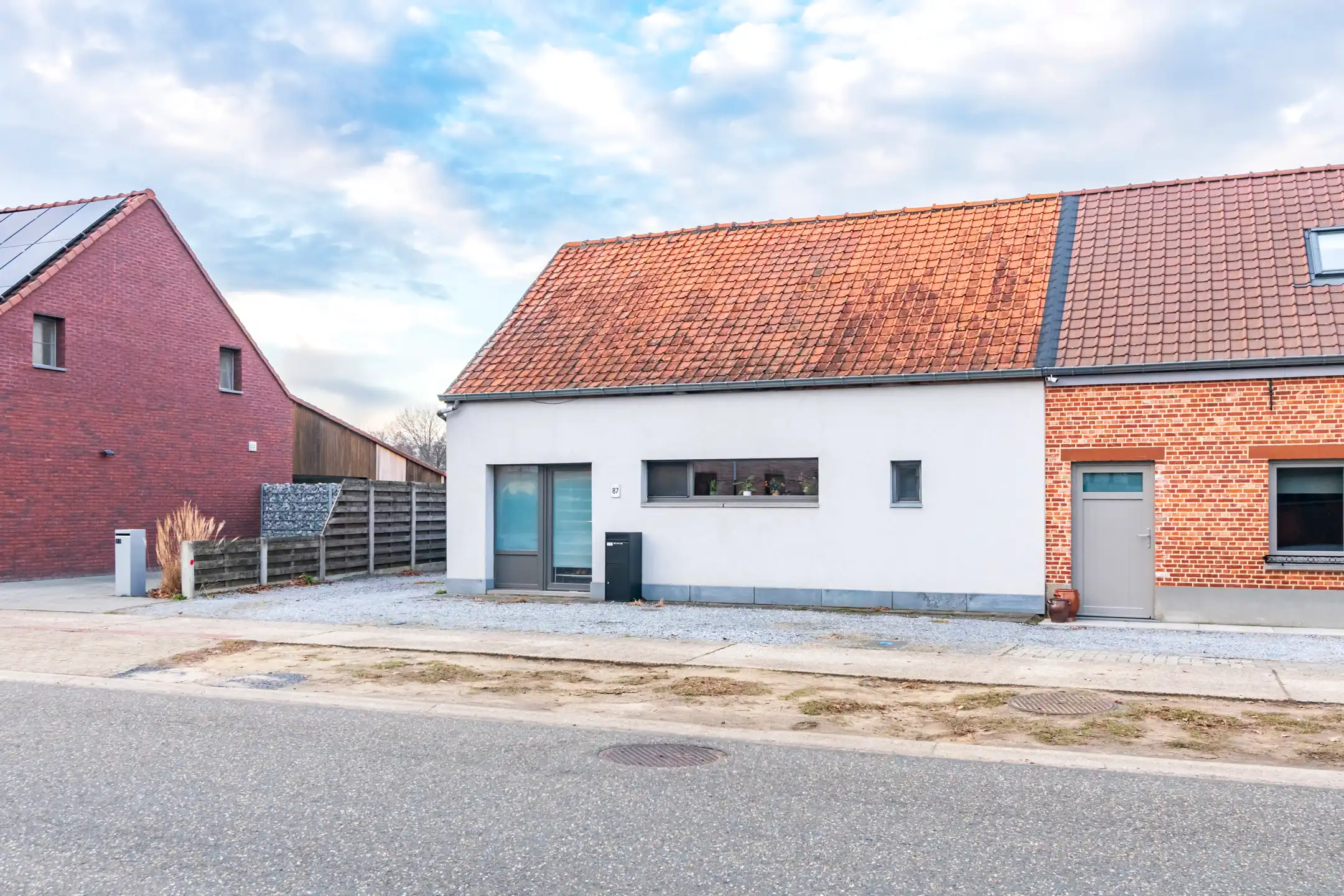 Halfopen woning met grote omheinde tuin en mooi uitzicht foto 23