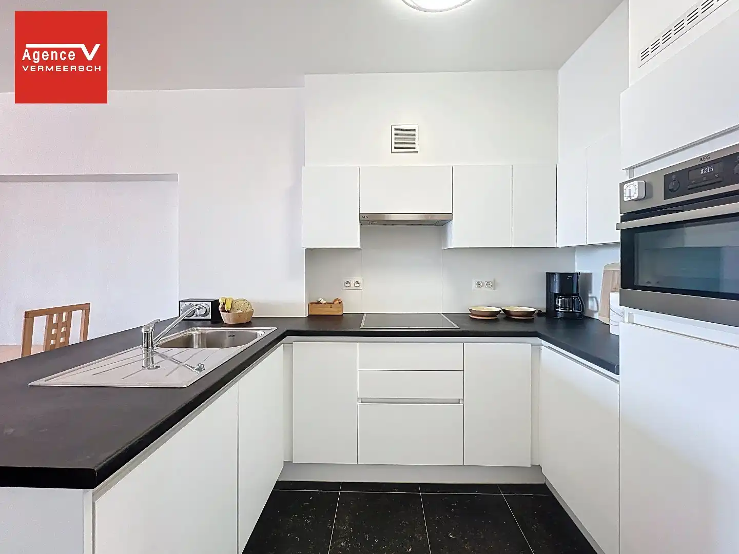 Instapklaar gemeubileerd zeezicht-appartement nabij duinen te Mariakerke!  foto 6