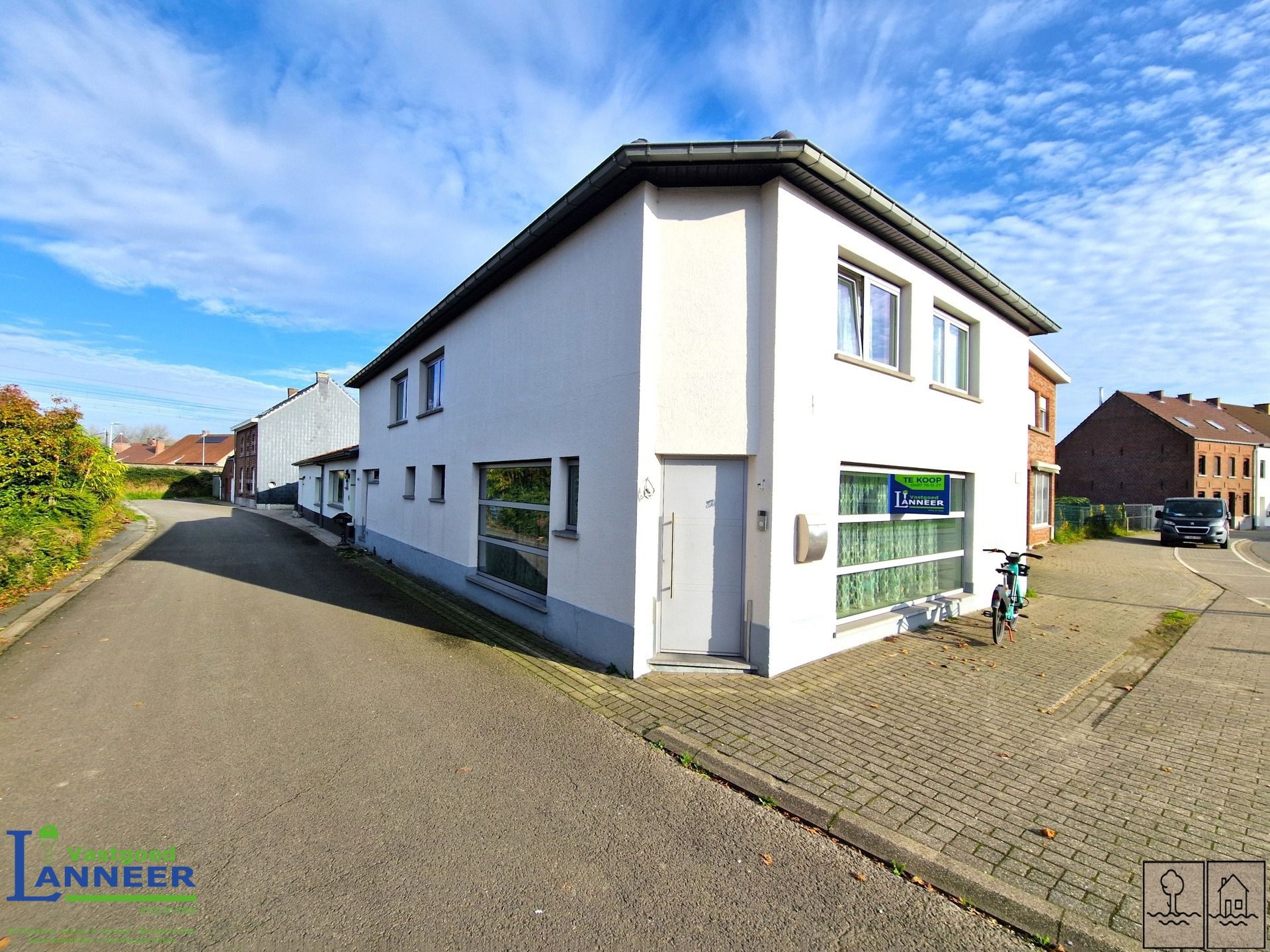 Huis met 4 slaapkamers en aparte garage in Moerbeke foto {{pictureIndex}}