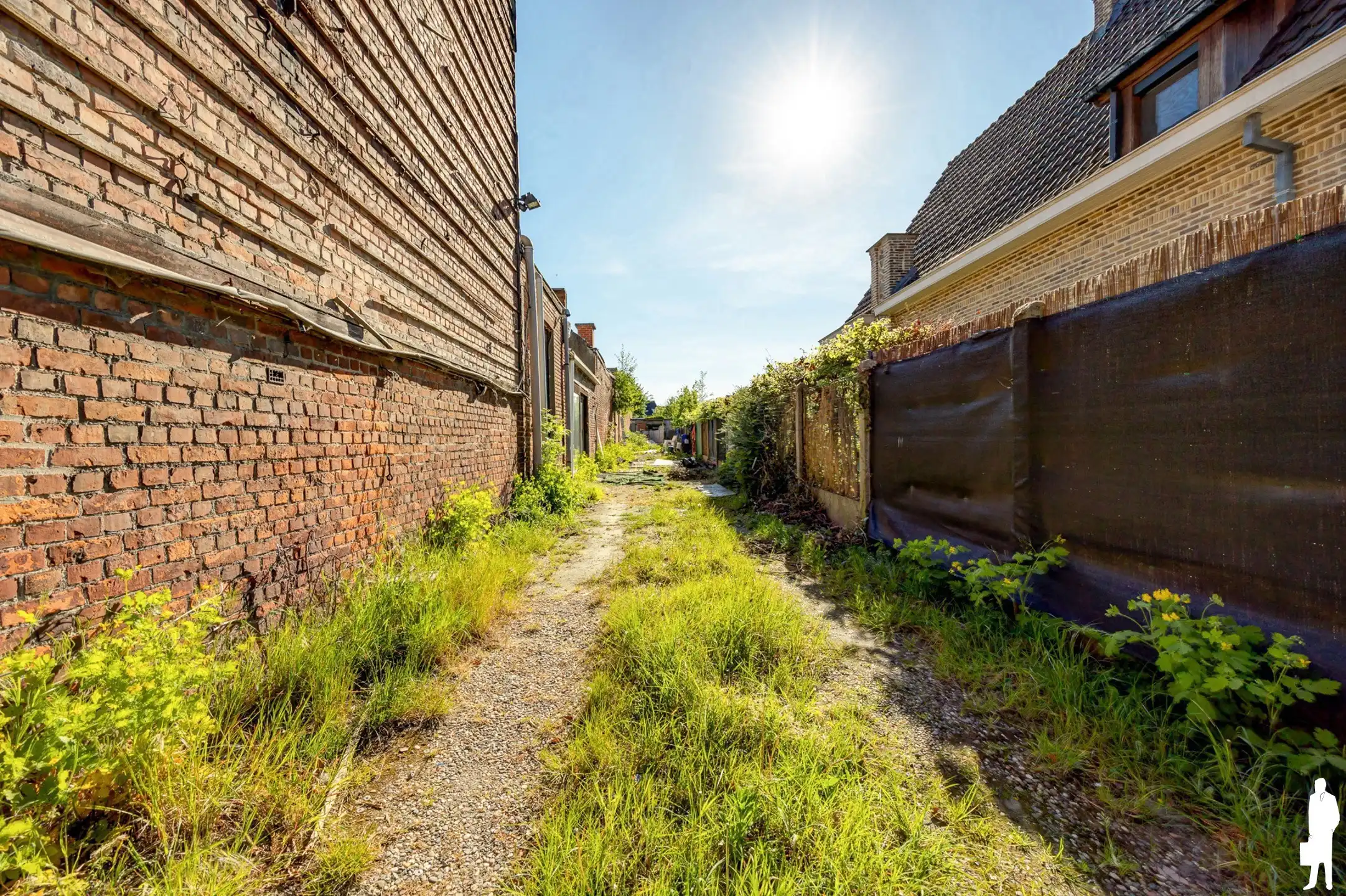 Te renoveren ruime woning met werkplaats foto 15