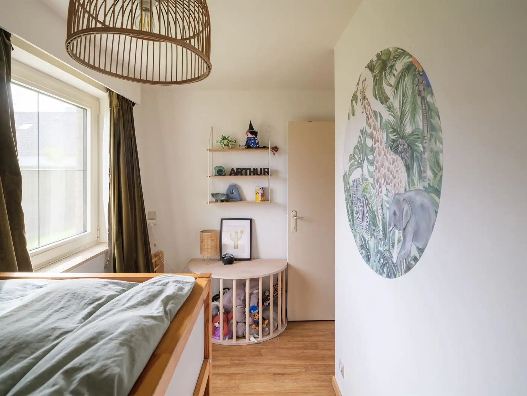 Gezinswoning van 291 m² in geliefde buurt foto 7