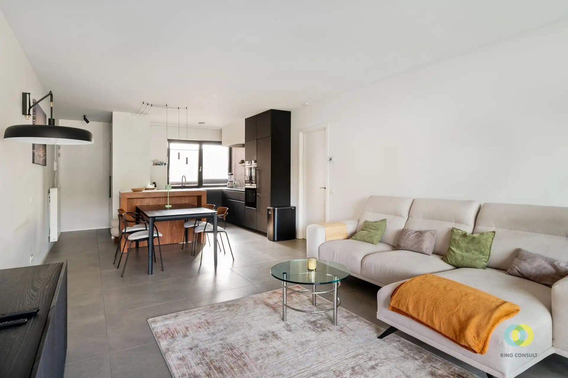 Stijlvol  3-slaapkamerappartement met waterzicht foto 6