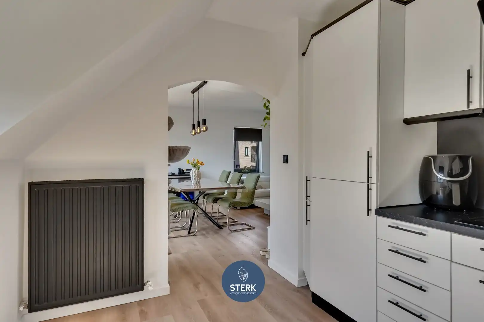 APPARTEMENT MET VERHUURDE STUDIO + 2 GARAGES IN HET CENTRUM VAN LANAKEN !  foto 10