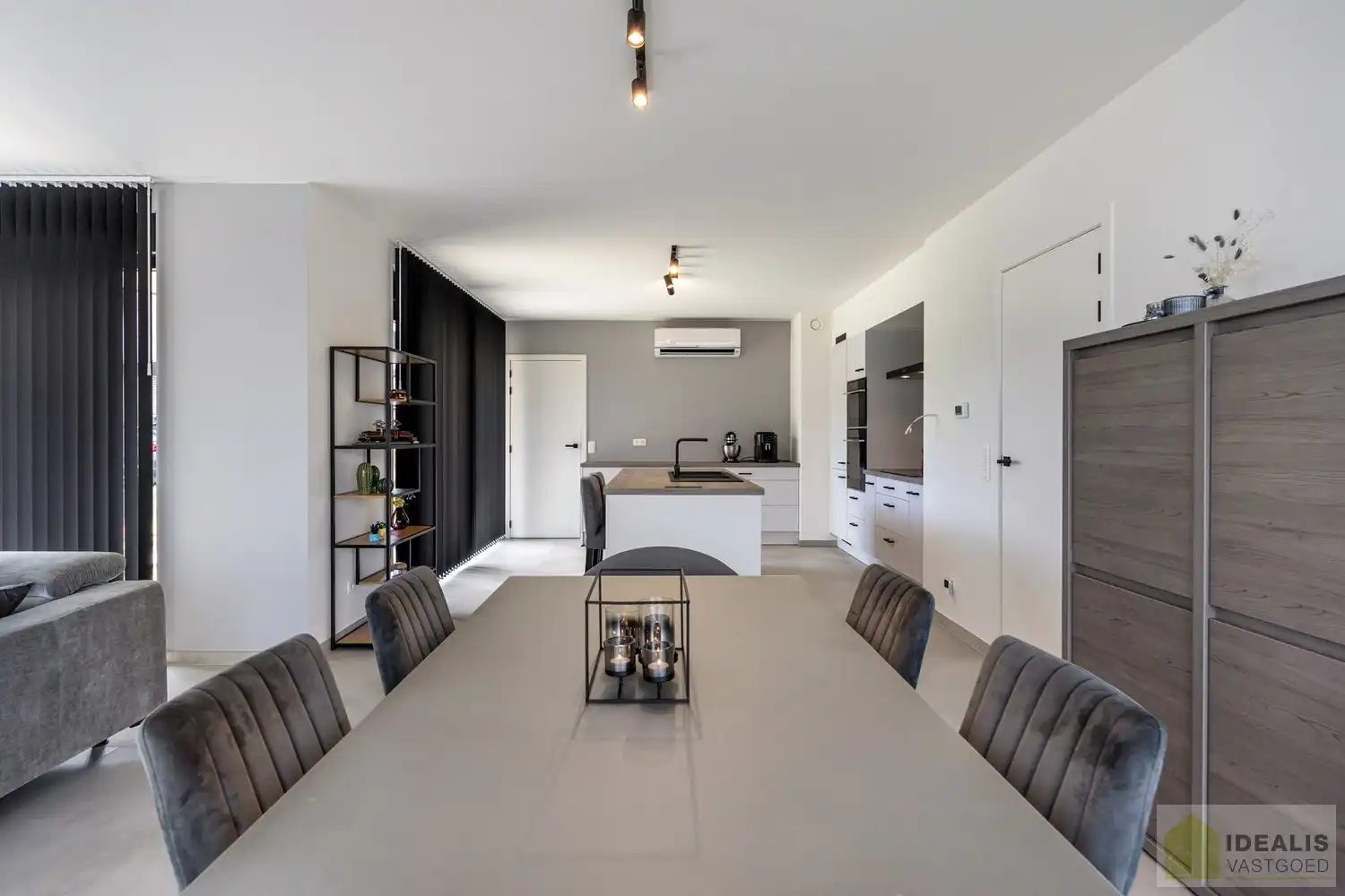 PRACHTIGE NIEUWBOUWWONING (2% REGISTRATIERECHTEN MOGELIJK!) MET EEN HEERLIJK LICHTRIJKE WOONKAMER MET OPEN KEUKEN, RUIME BERGING, BUREEL, 3 SLAAPKAMERS, RUIME DRESSING EN RUIME BADKAMER VOORZIEN VAN ALLE COMFORT! EEN HEERLIJK RUIM HUIS MET EEN NAAR WENS AAN TE LEGGEN TUIN, OP EEN GEGEERDE LOCATIE NABIJ HET CENTRUM VAN PEER! foto 13