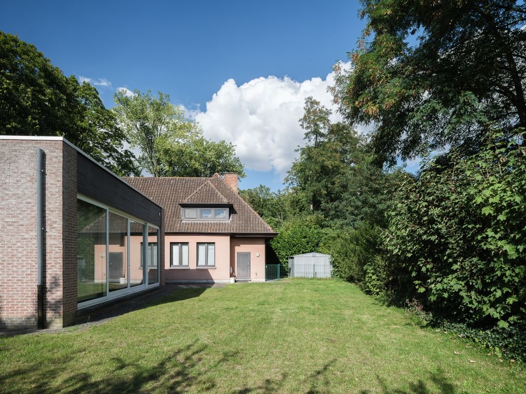 Vrijstaande villa (te renoveren) op slechts 50 meter van de Leie foto 5
