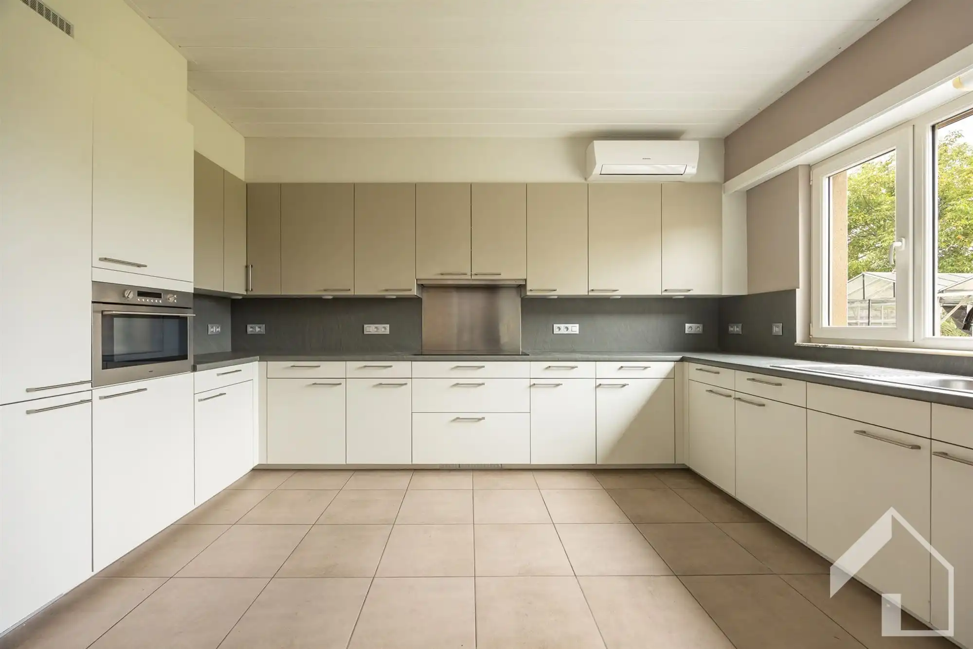 Gerenoveerde laagbouwwoning op 2984m2 foto 5