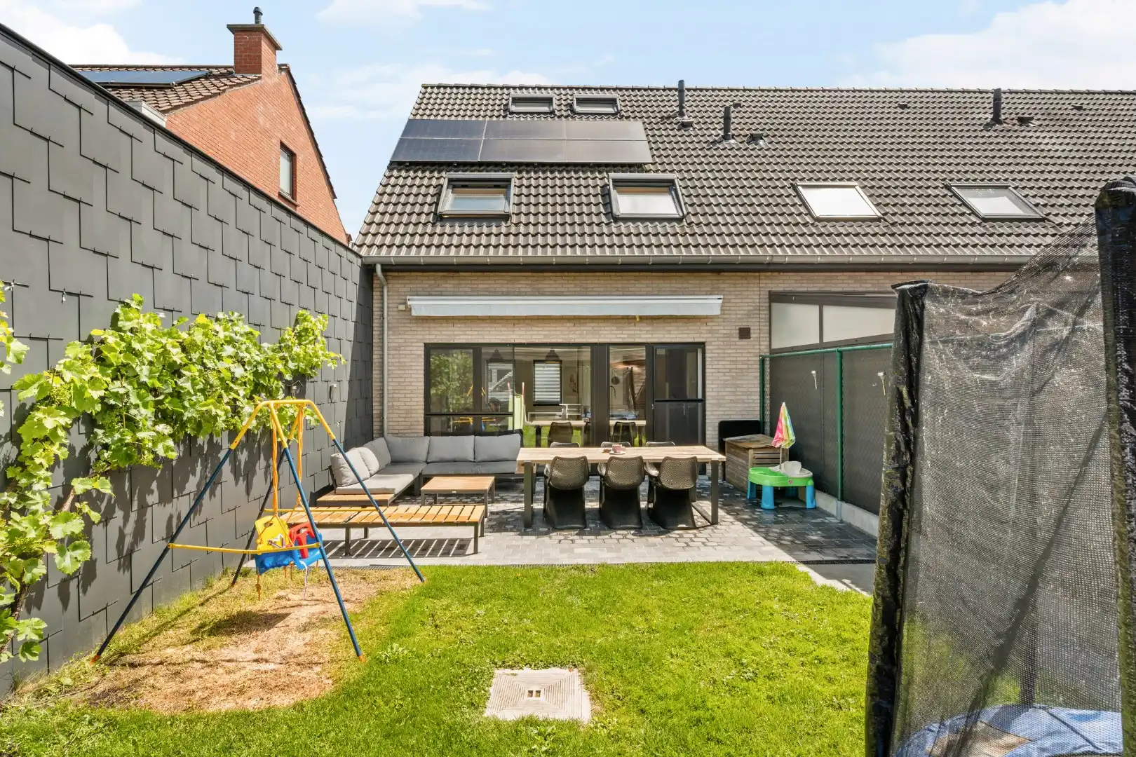 Instapklare woning met 3 slaapkamers, oprit voor 2 wagens en garage op rustige locatie in Beselare foto 11
