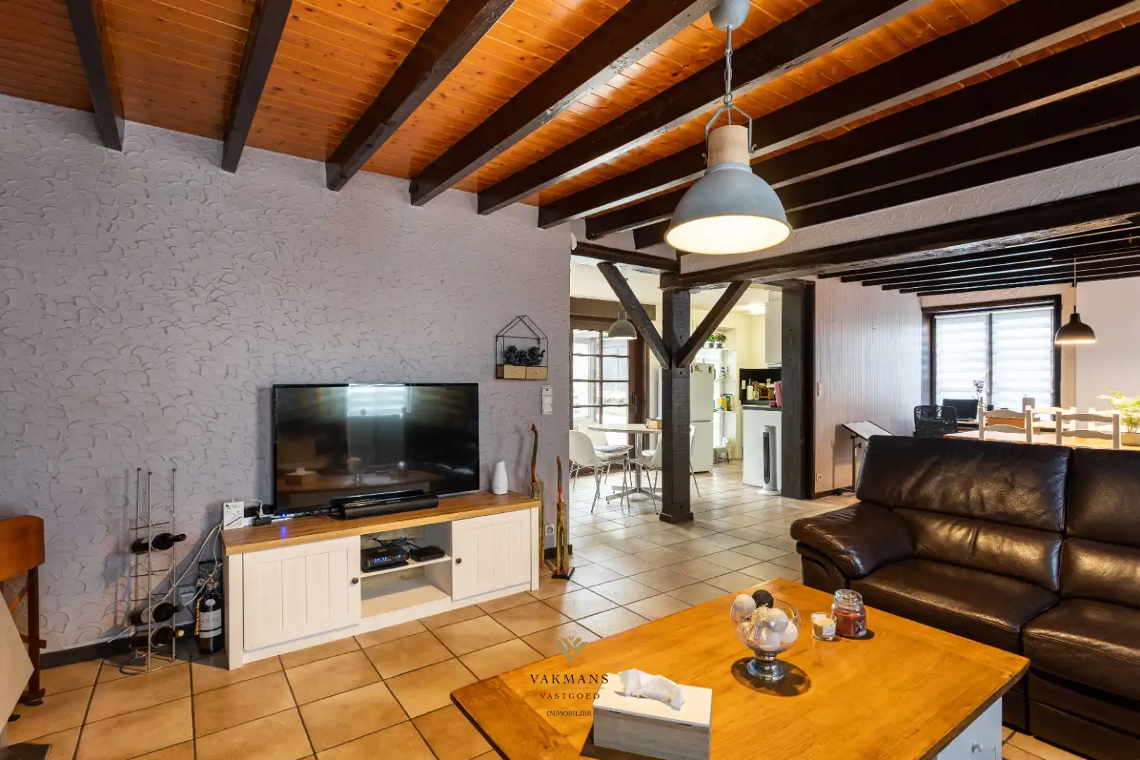 Fermette woning met oprit, dubbele garage en prachtige tuin foto 12