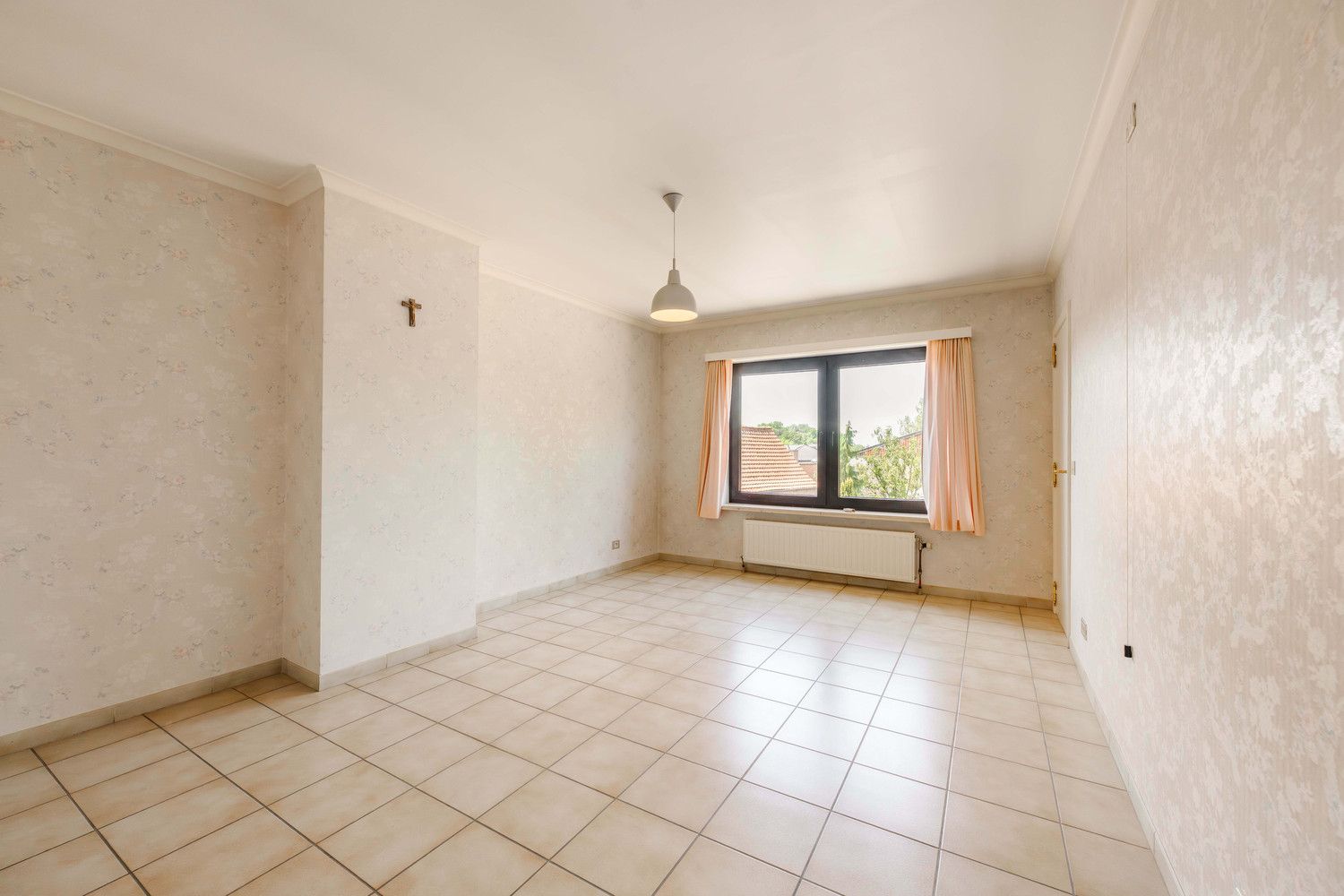 Instapklare woning in het centrum van Meulebeke. foto 15