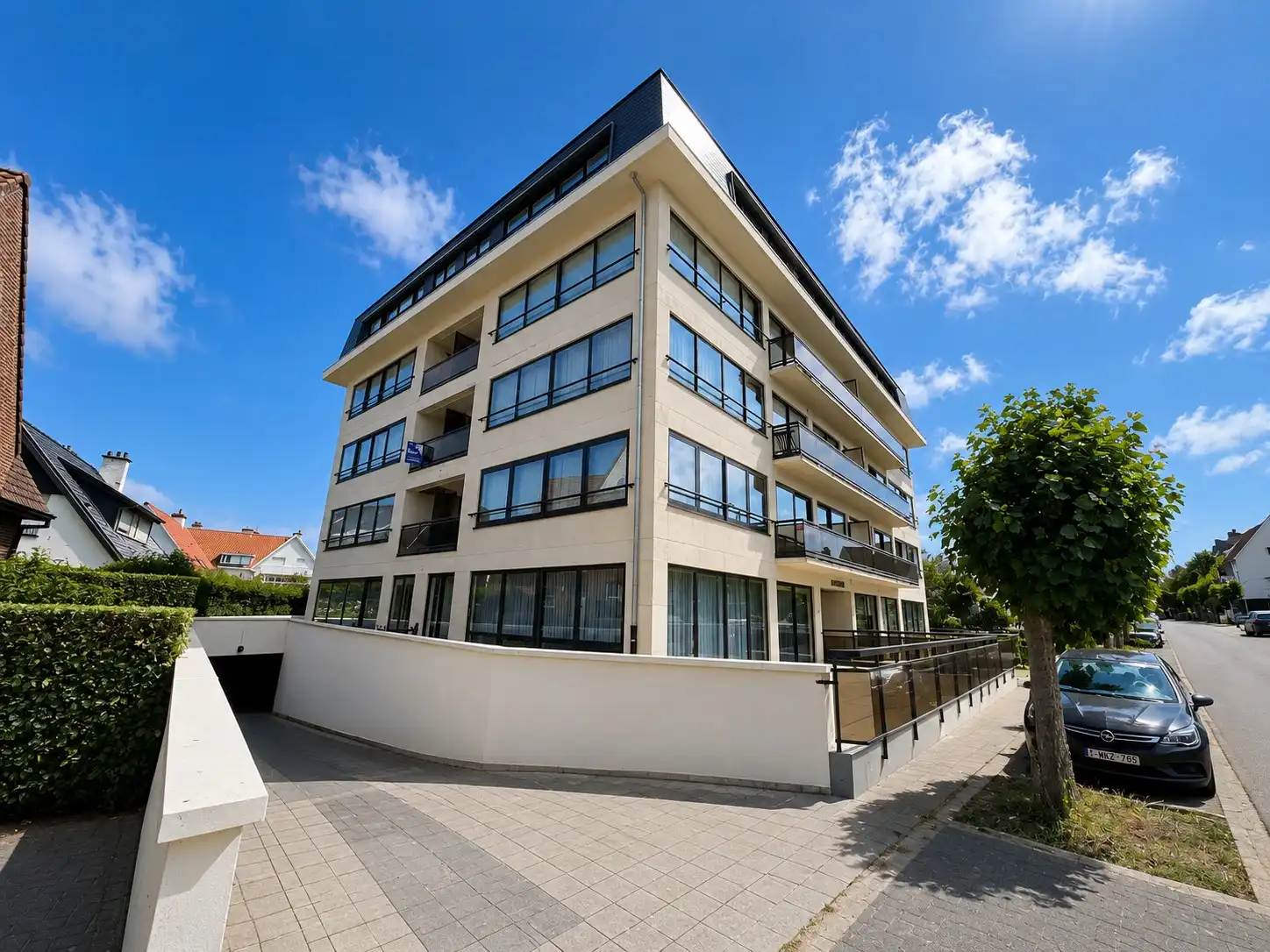 Ruim gelijkvloers appartement te koop met uitzonderlijk zonneterras in de gegeerde Concessie van De Haan. foto 11