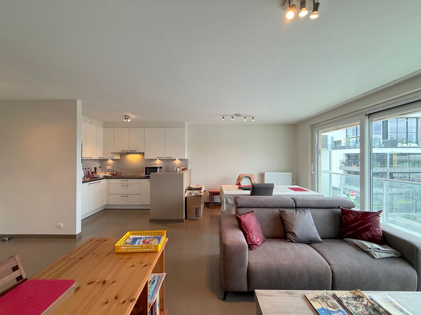 Instapklaar appartement met 2 slaapkamers en terras foto 2